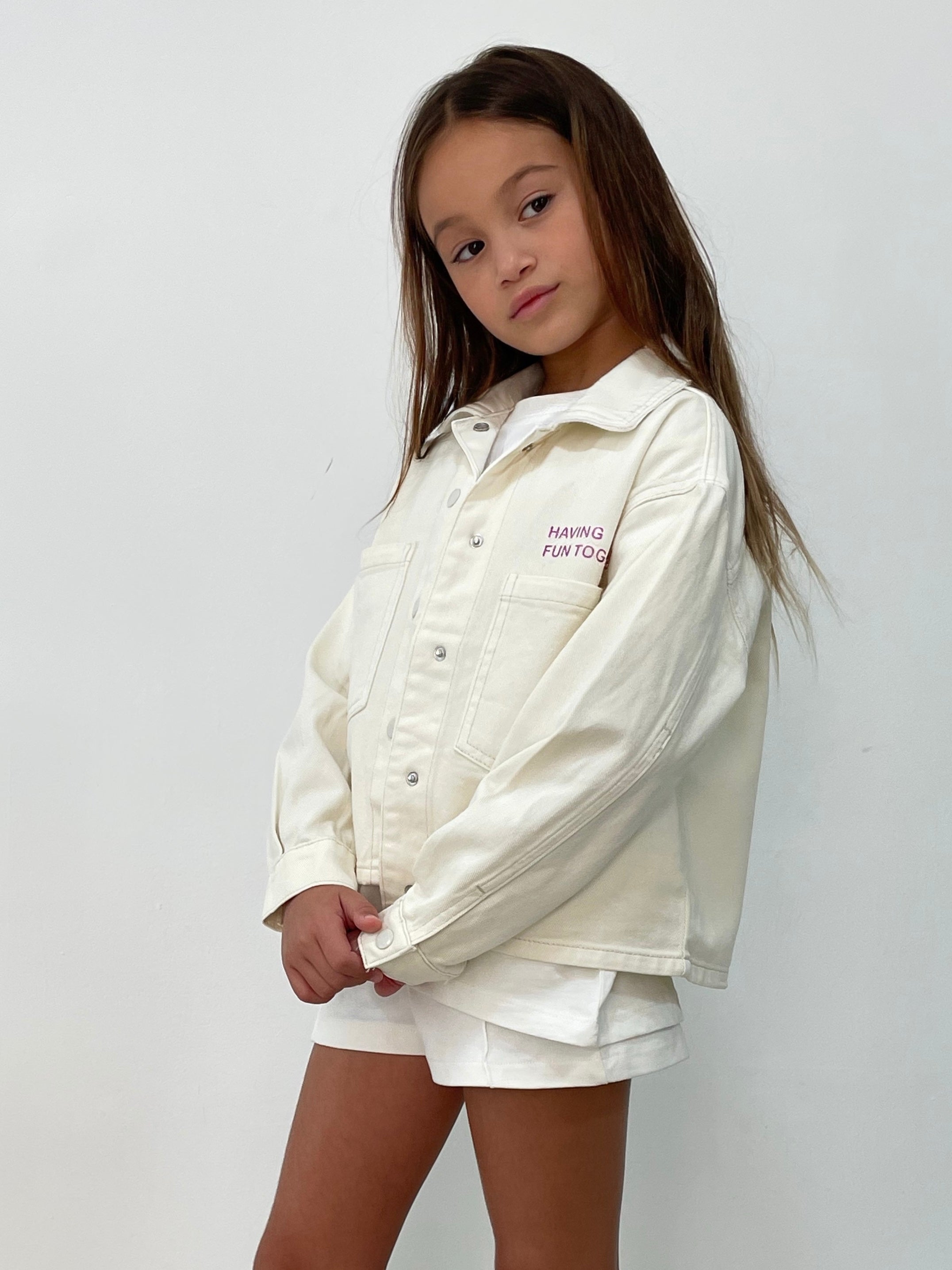 גקט ג'ינס אוברסייז לילדה מהקולקציה החדשה של EL Fashion