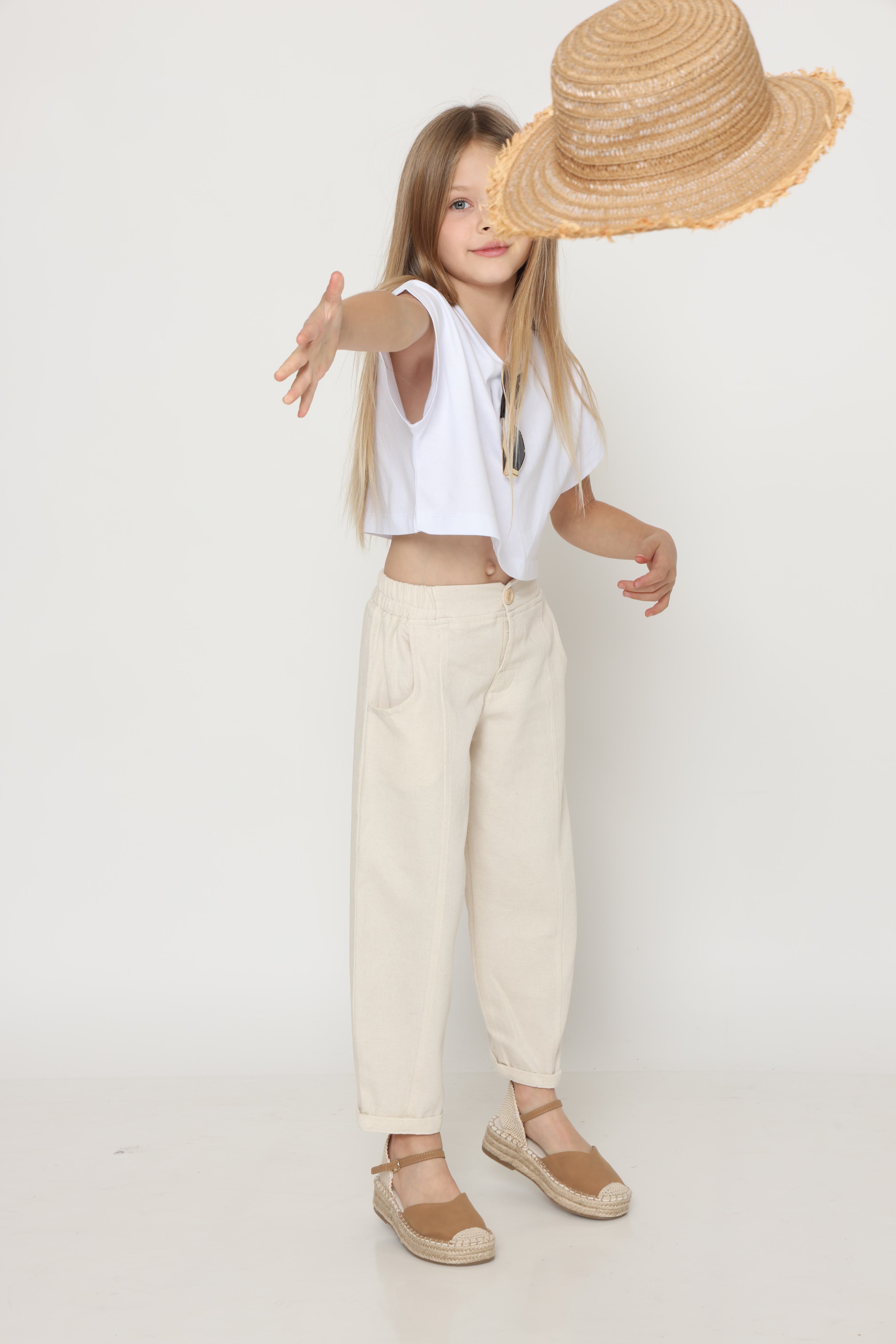 מכנסיים לבנות