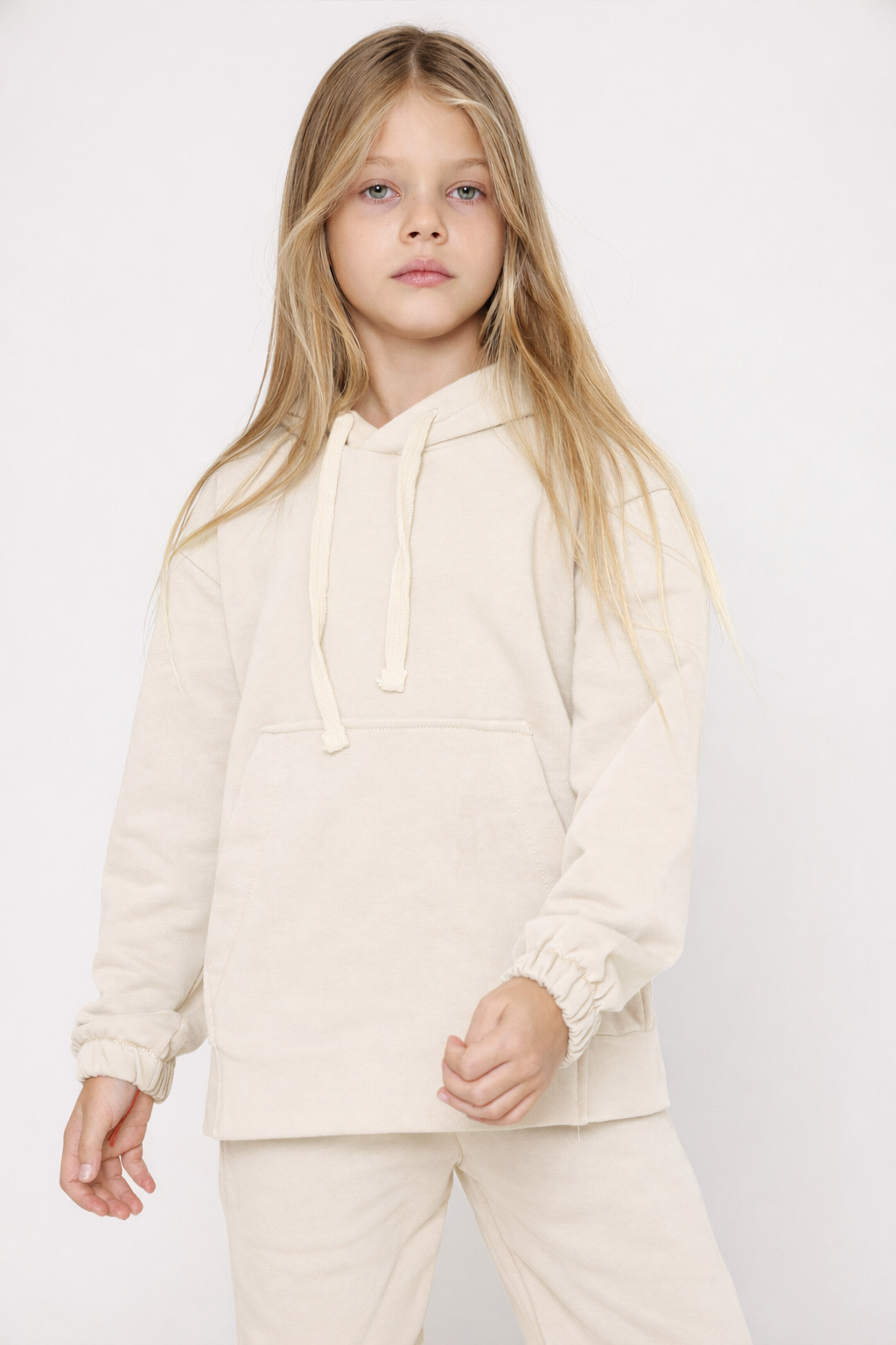 חליפת פוטר קלאסית עם קפוצון בצבע שמנת טבעי