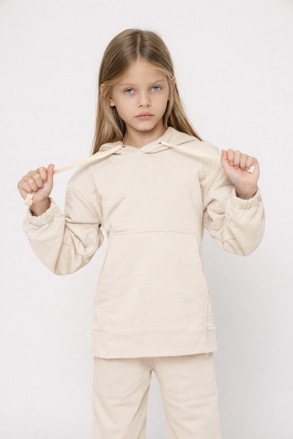 חליפת פוטר קלאסית עם קפוצון בצבע שמנת טבעי