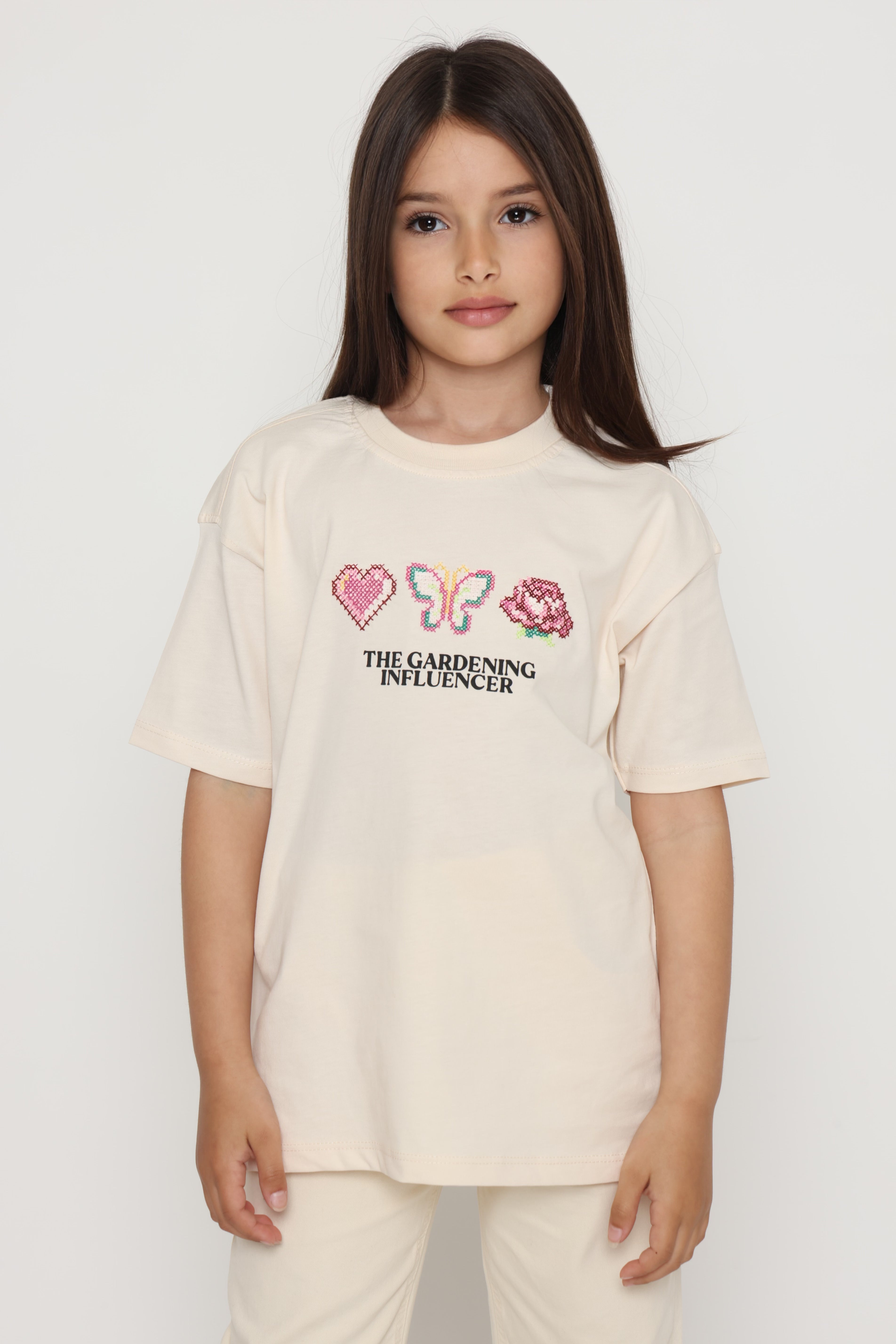 טי-שרט בז רקומה פרחים