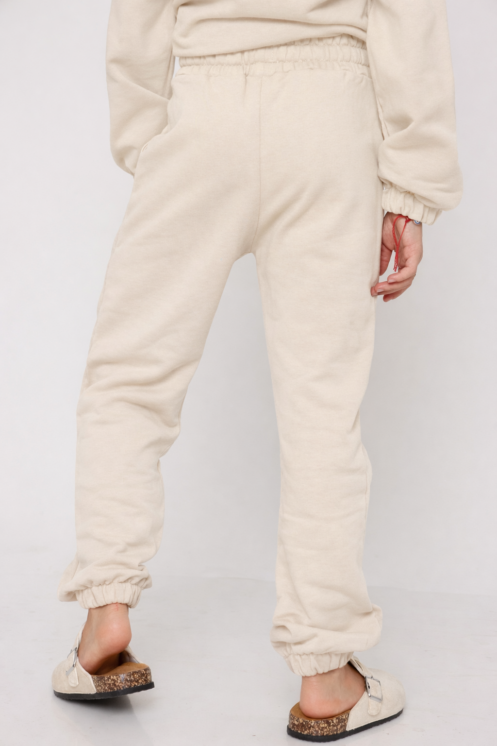 חליפת פוטר קלאסית עם קפוצון בצבע שמנת טבעי