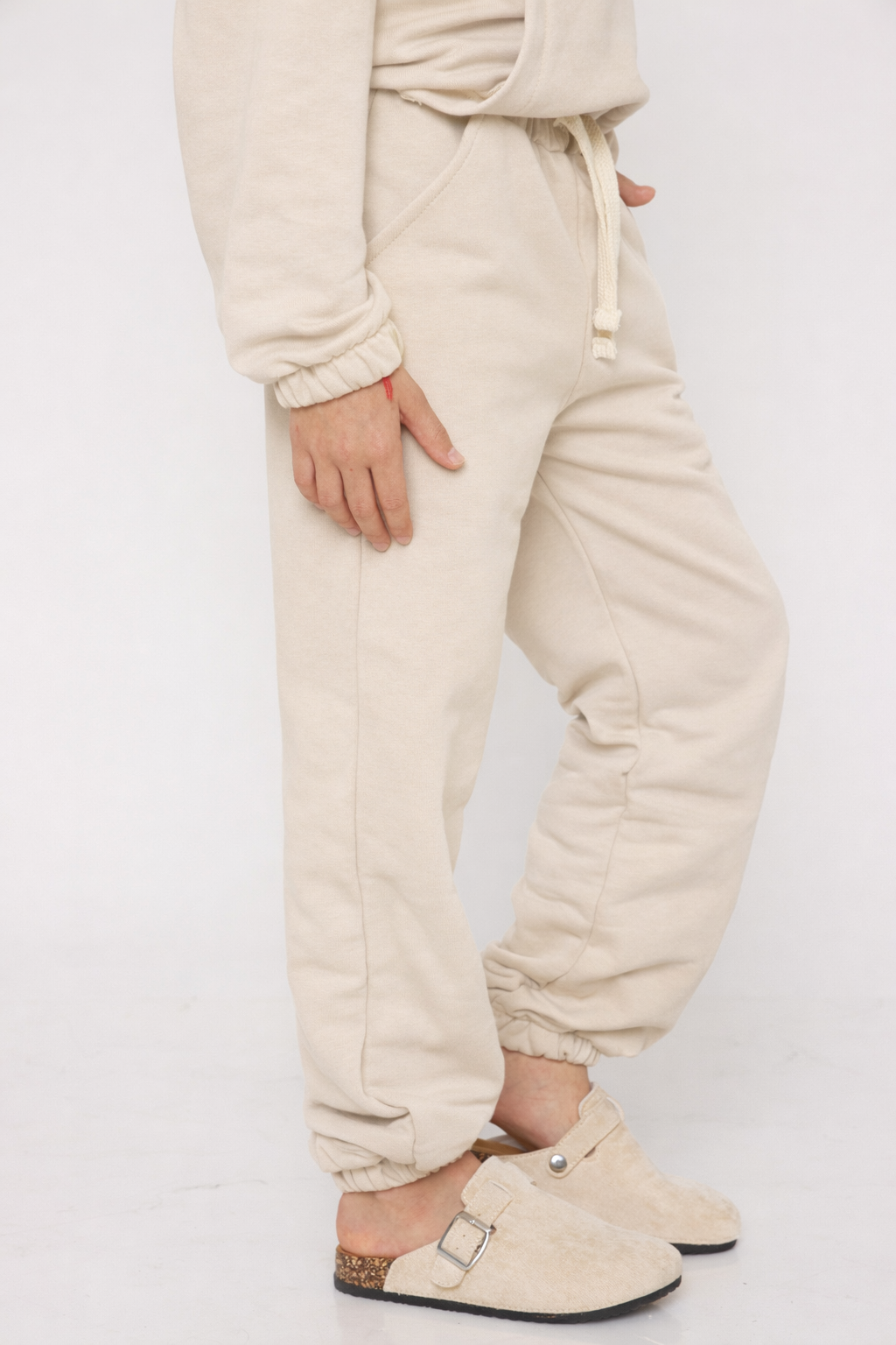 חליפת פוטר קלאסית עם קפוצון בצבע שמנת טבעי