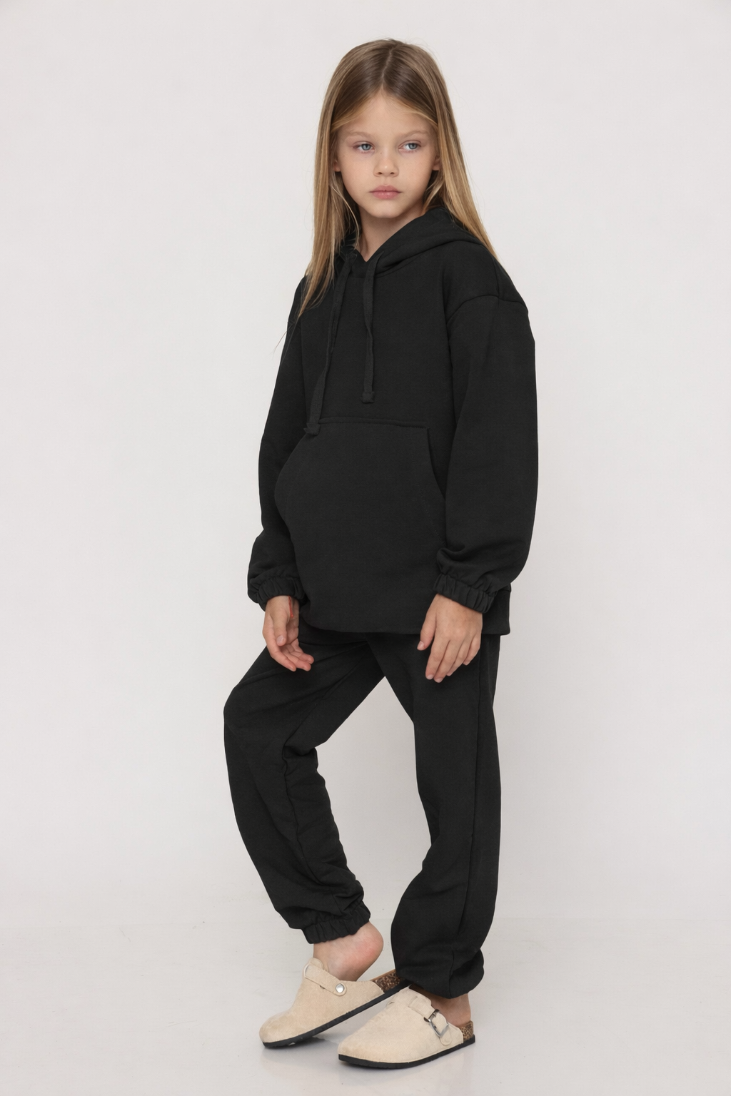 חליפת פוטר קלאסית עם קפוצון בצבע -שחור