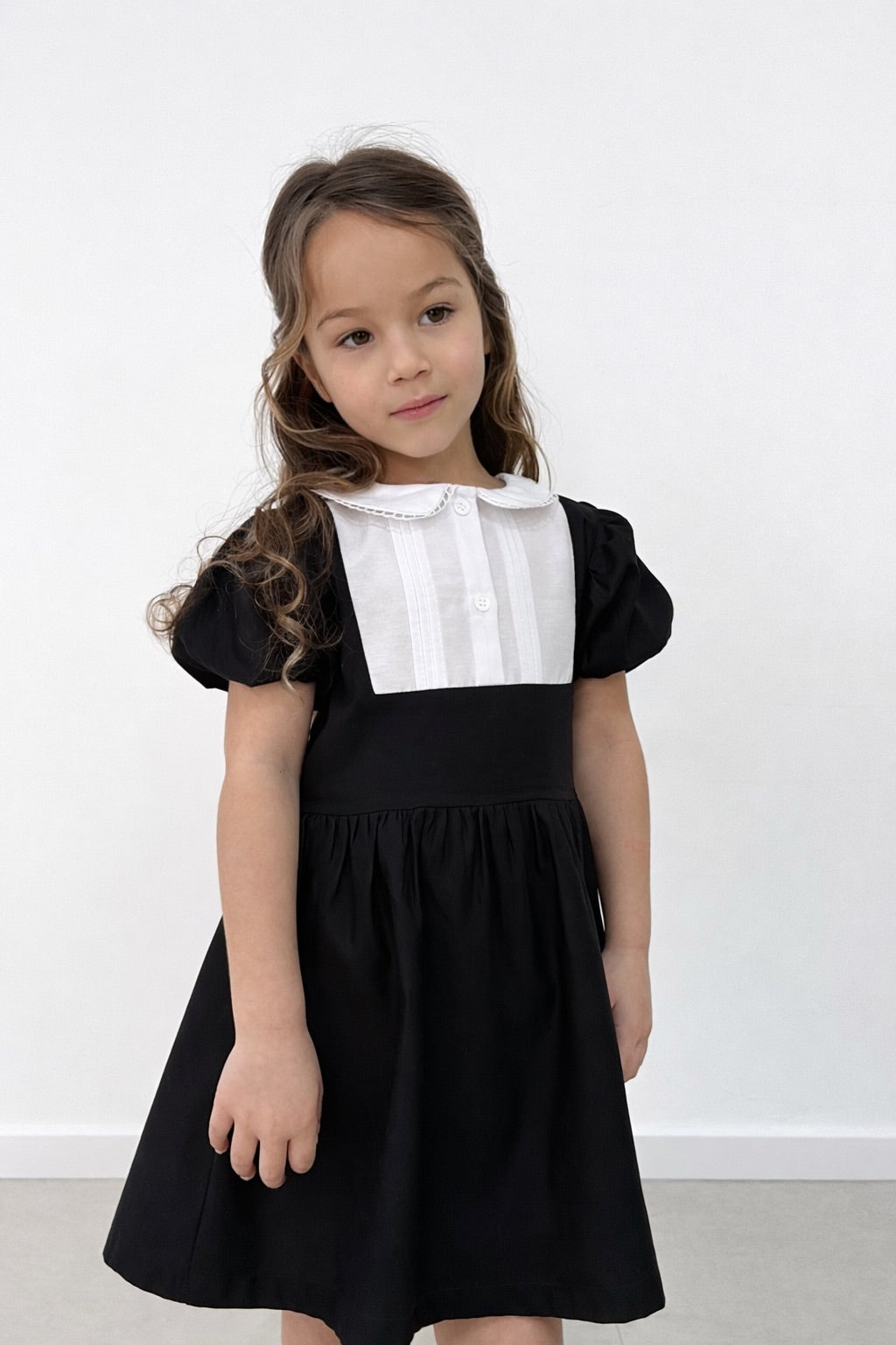 שמלת צווארון שחור - לבן