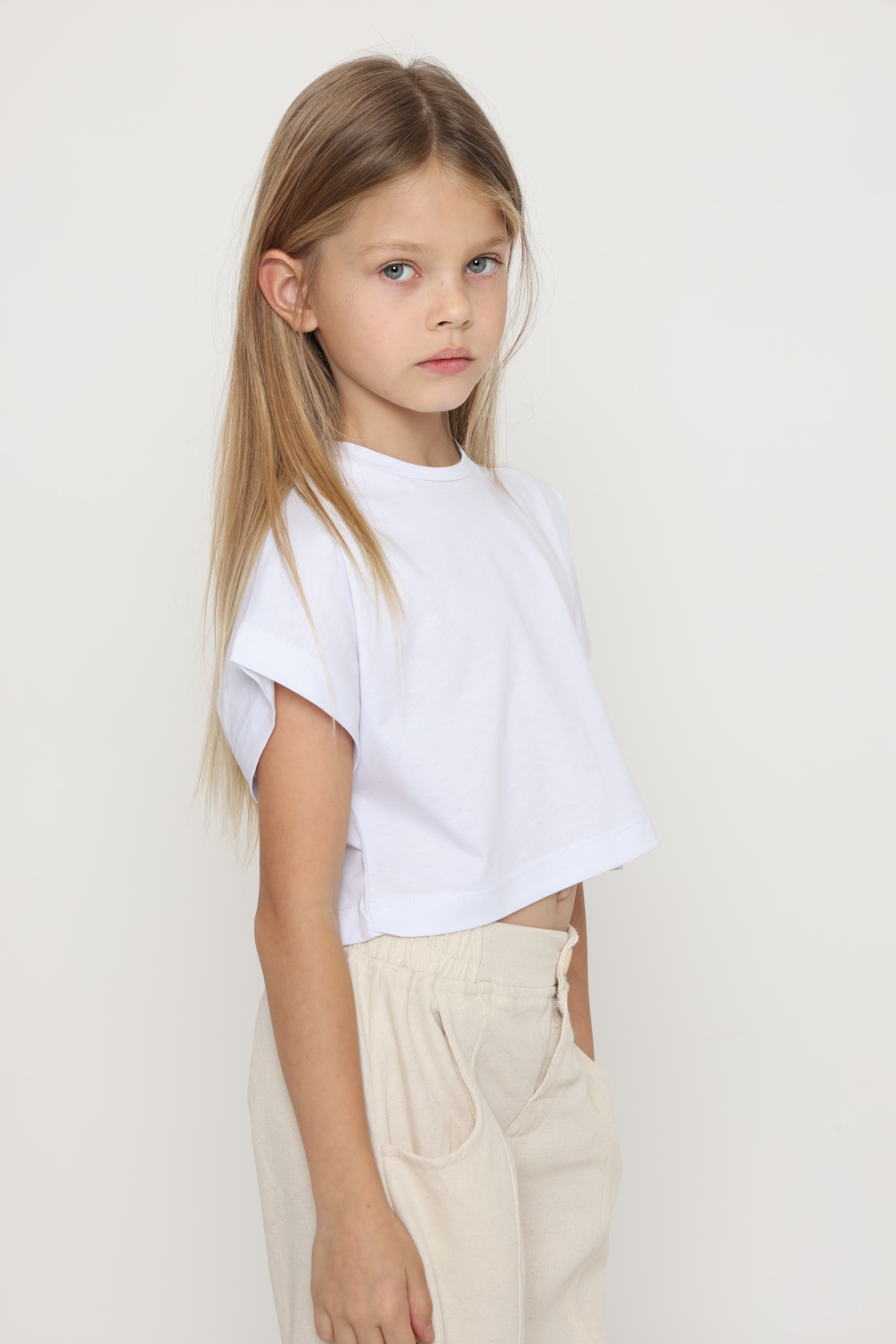 חולצת קרופ טופ - לבנה