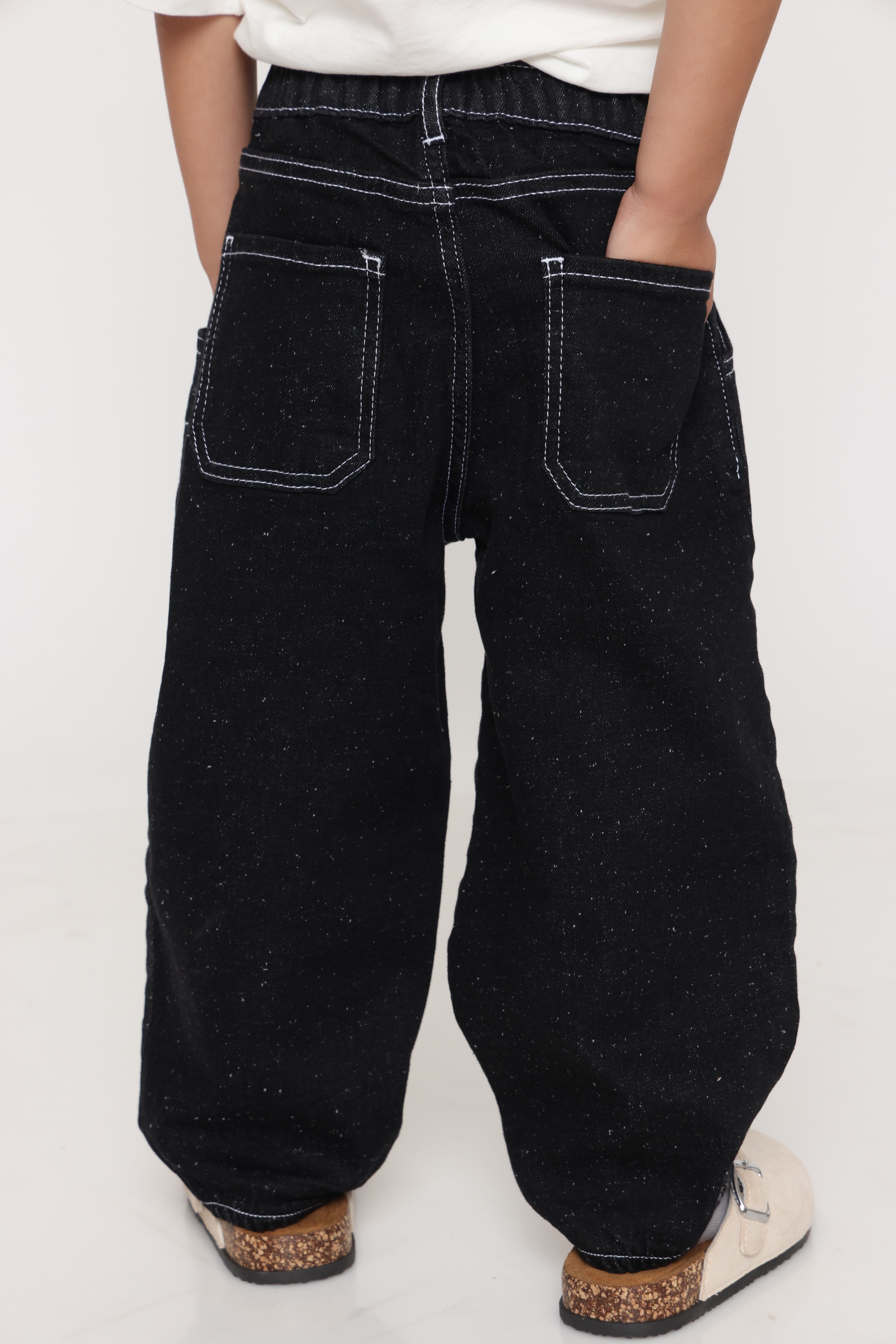 ג׳קט ג׳ינס אוברסייז שחור עם תפרים לבנים