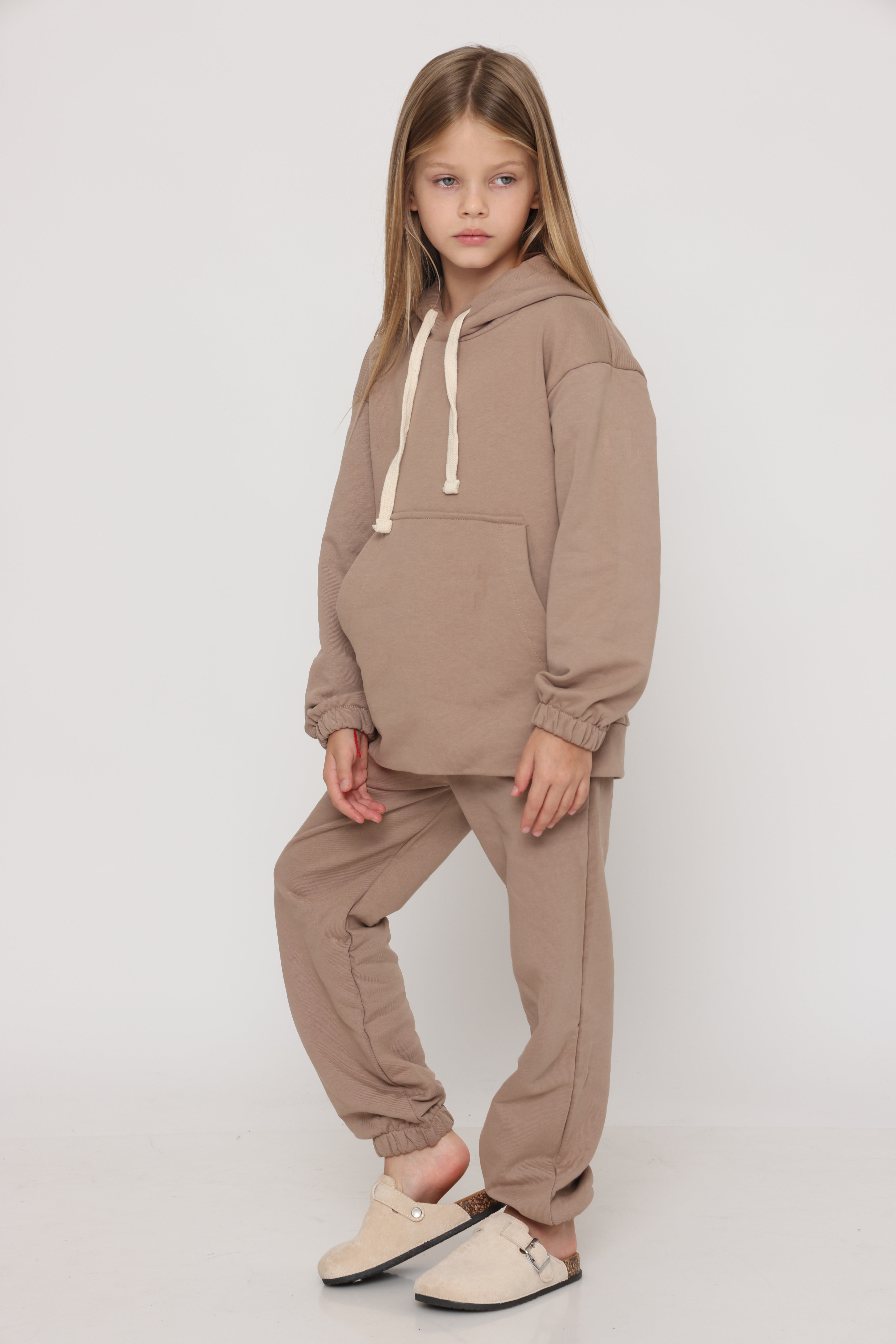 חליפת פוטר קלאסית עם קפוצון בצבע בז טבעי