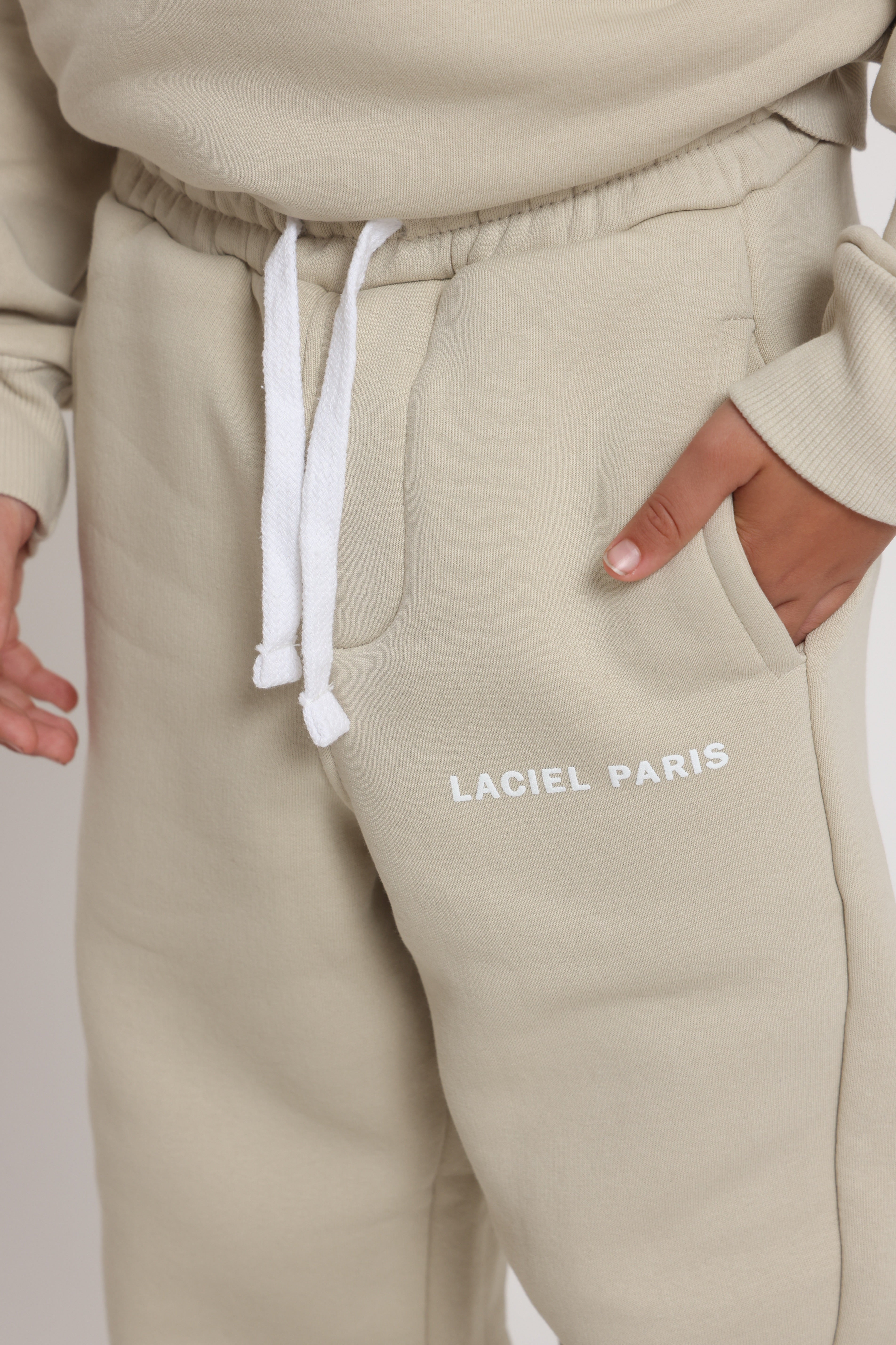 חליפת פוטר Laciel קלאסית בצבע שמנת לילד