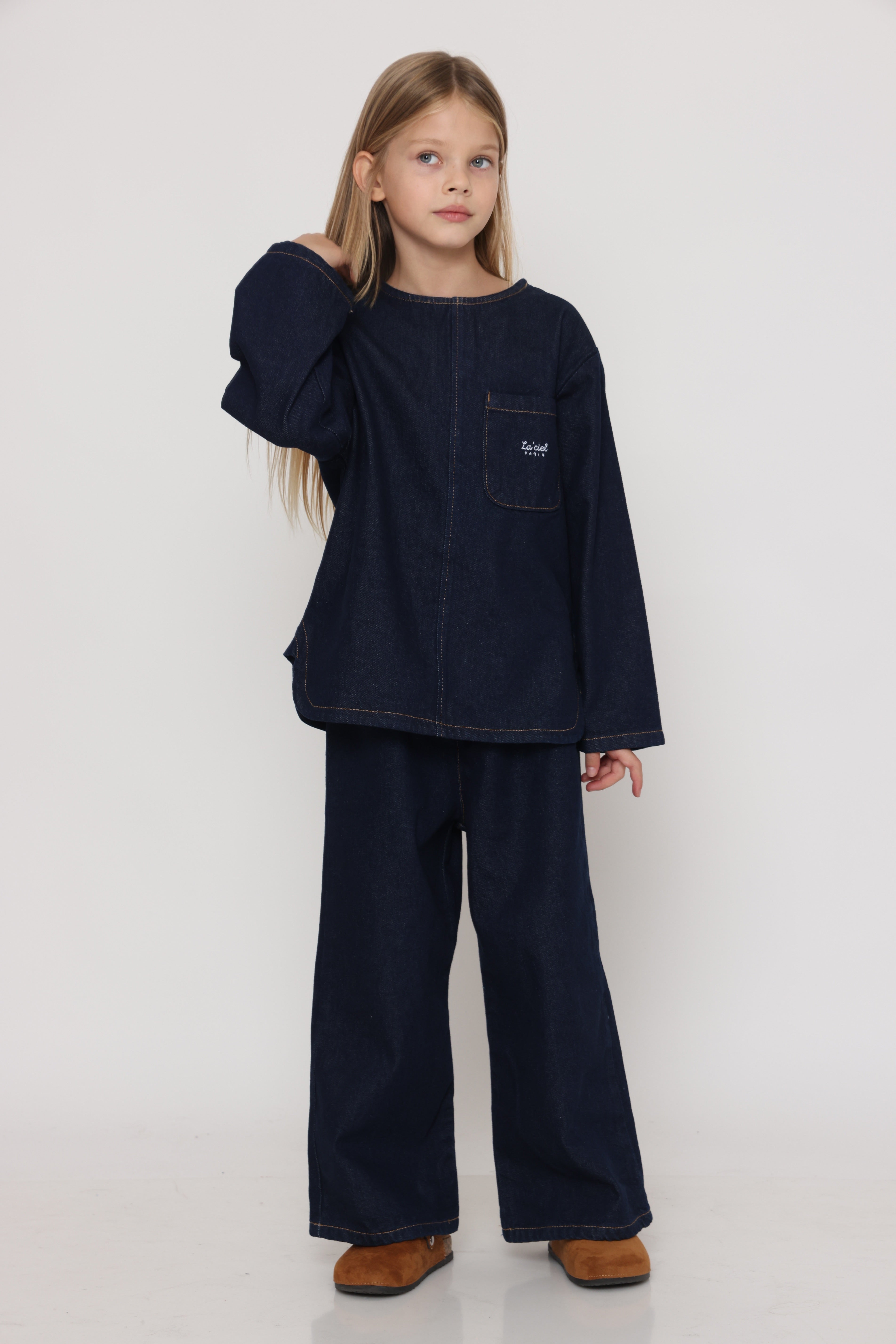 חליפת ג׳ינס אוברסייז כהה לילדה