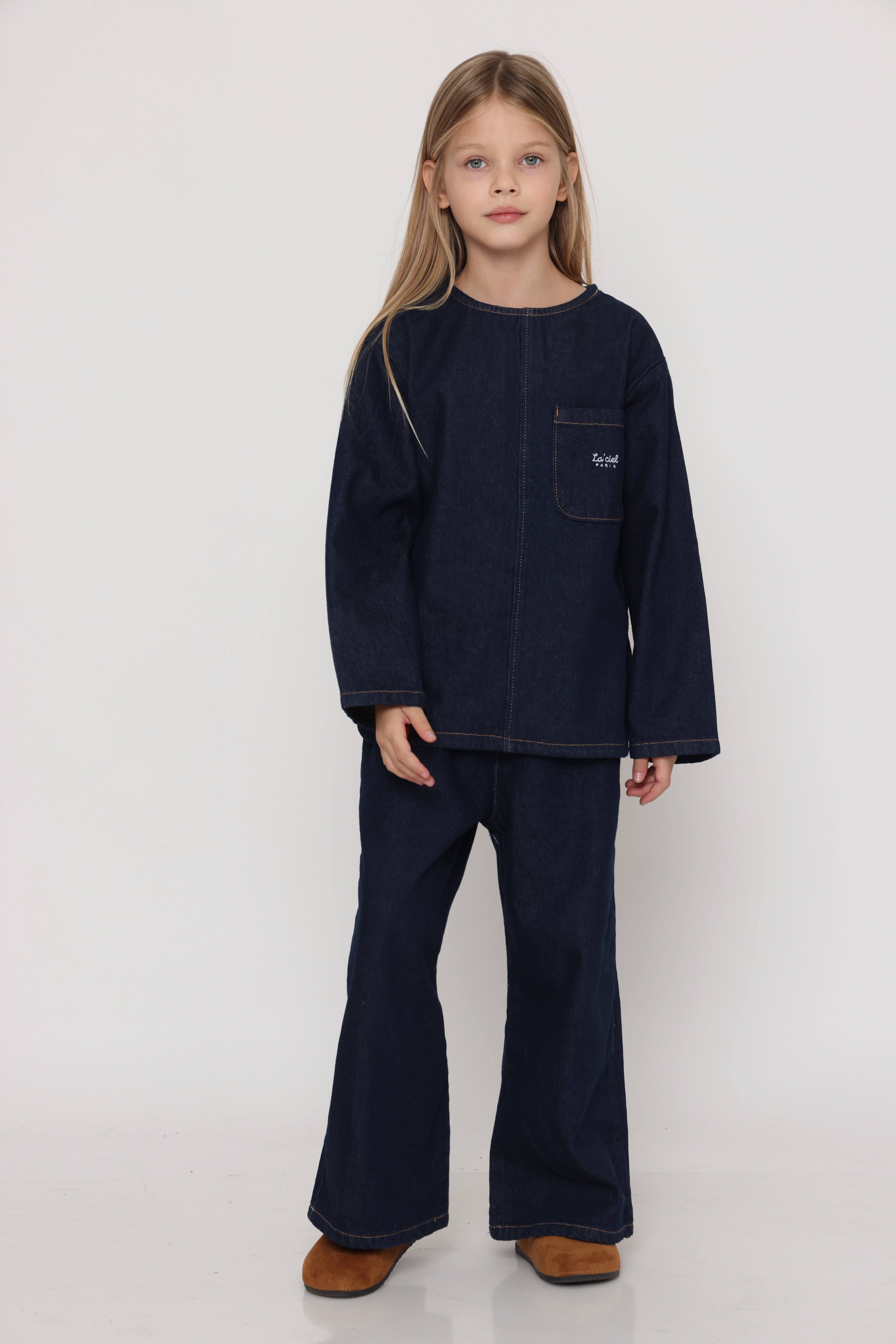 חליפת ג׳ינס אוברסייז כהה לילדה