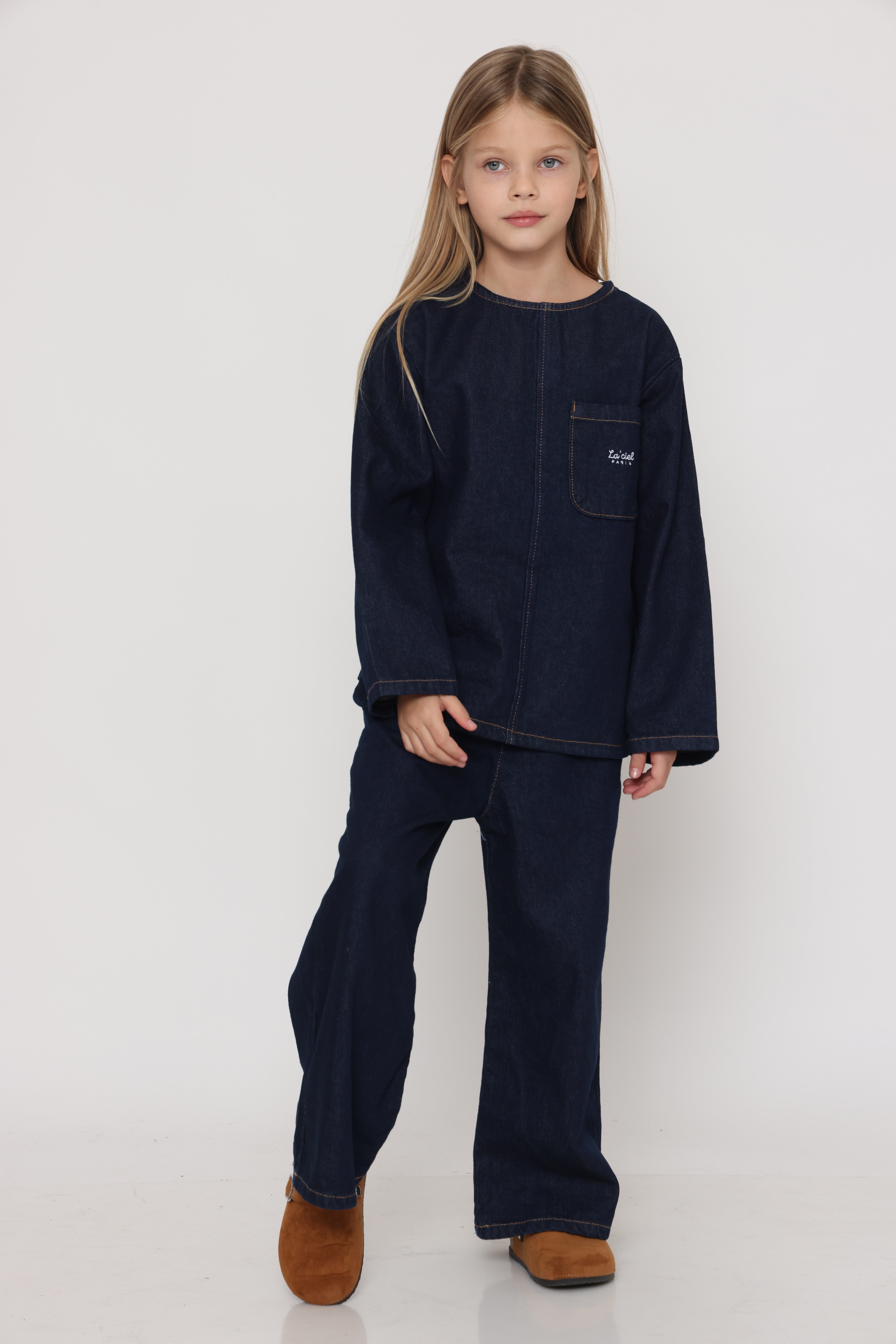 חליפת ג׳ינס אוברסייז כהה לילדה