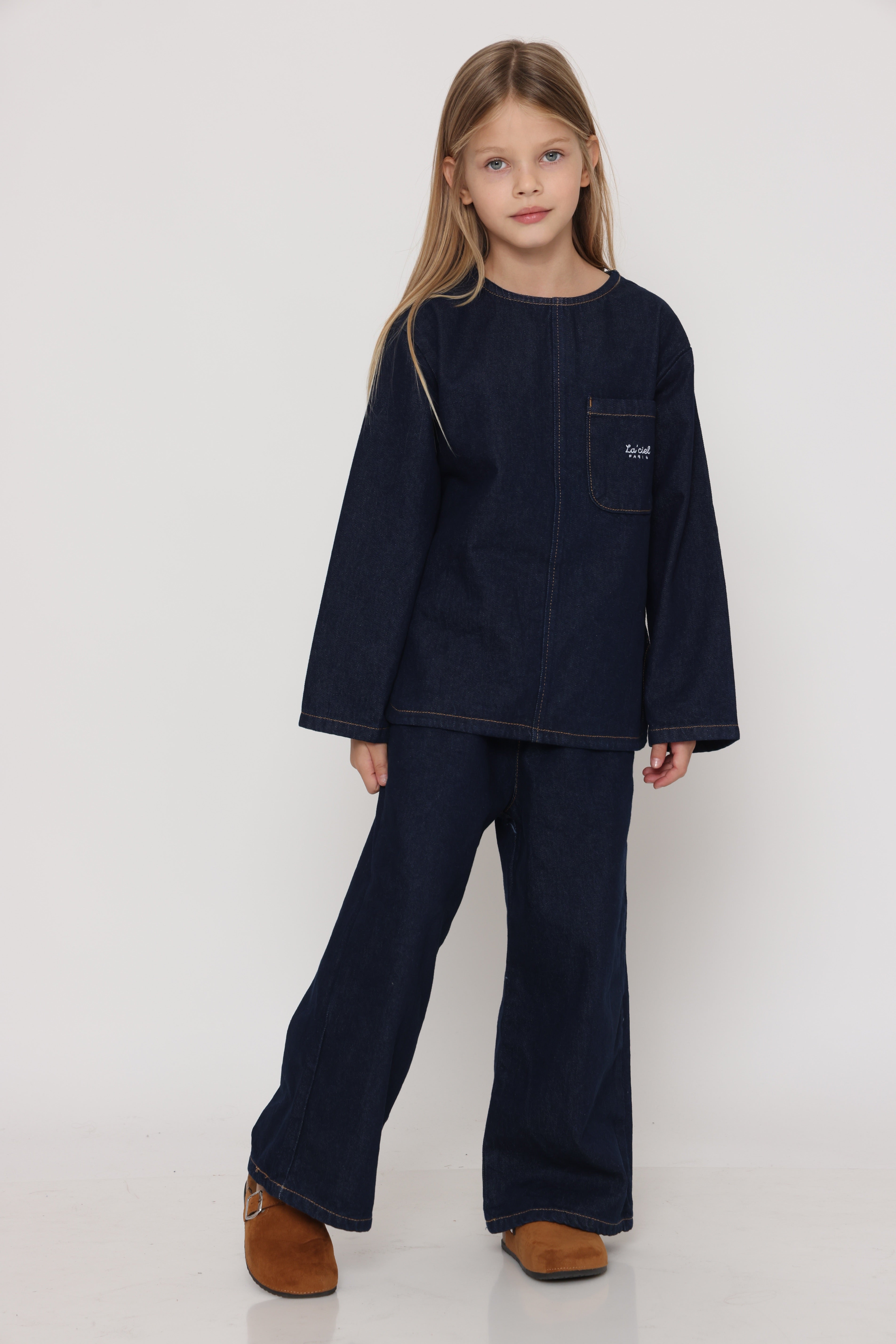 חליפת ג׳ינס אוברסייז כהה לילדה