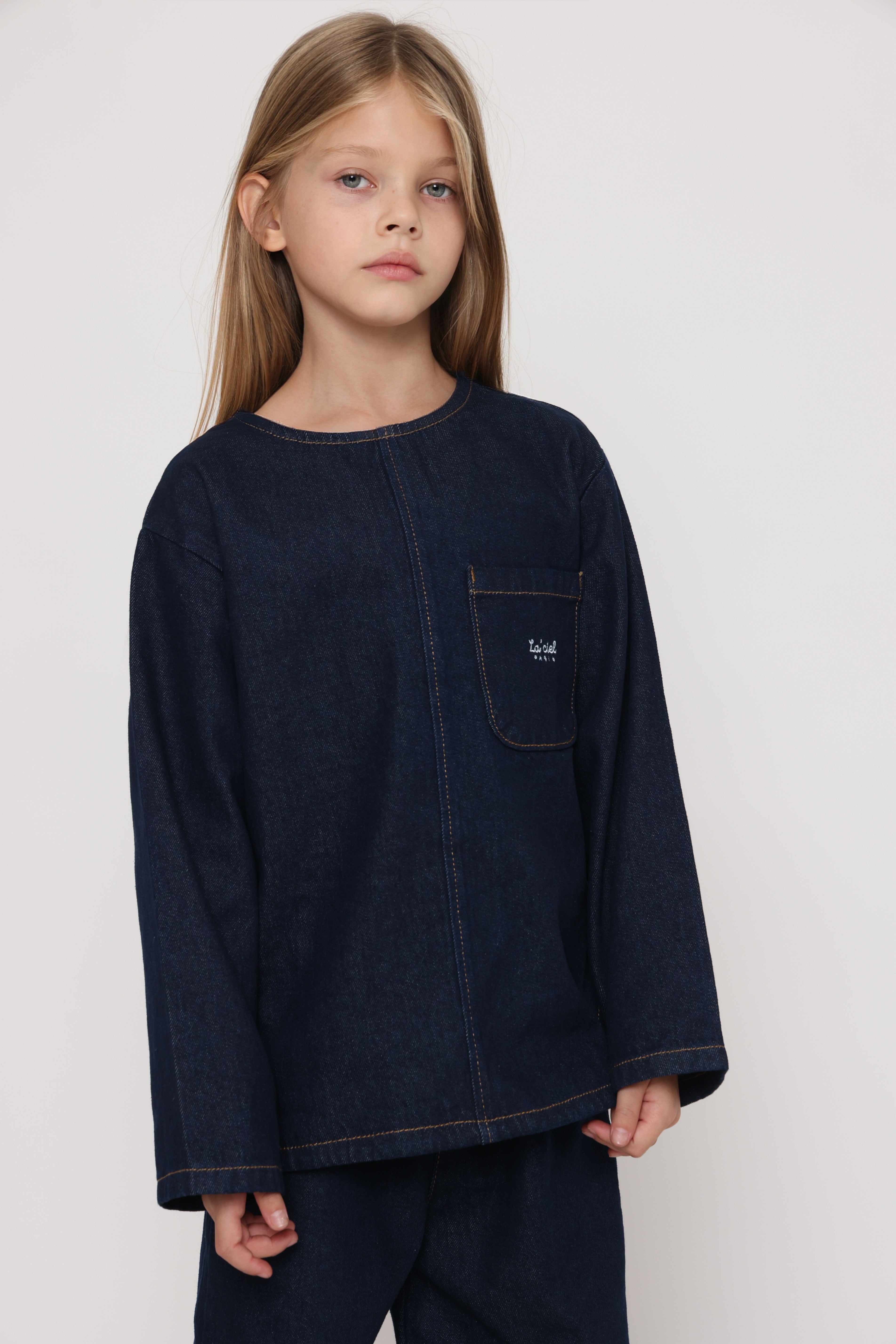 חליפת ג׳ינס אוברסייז כהה לילדה