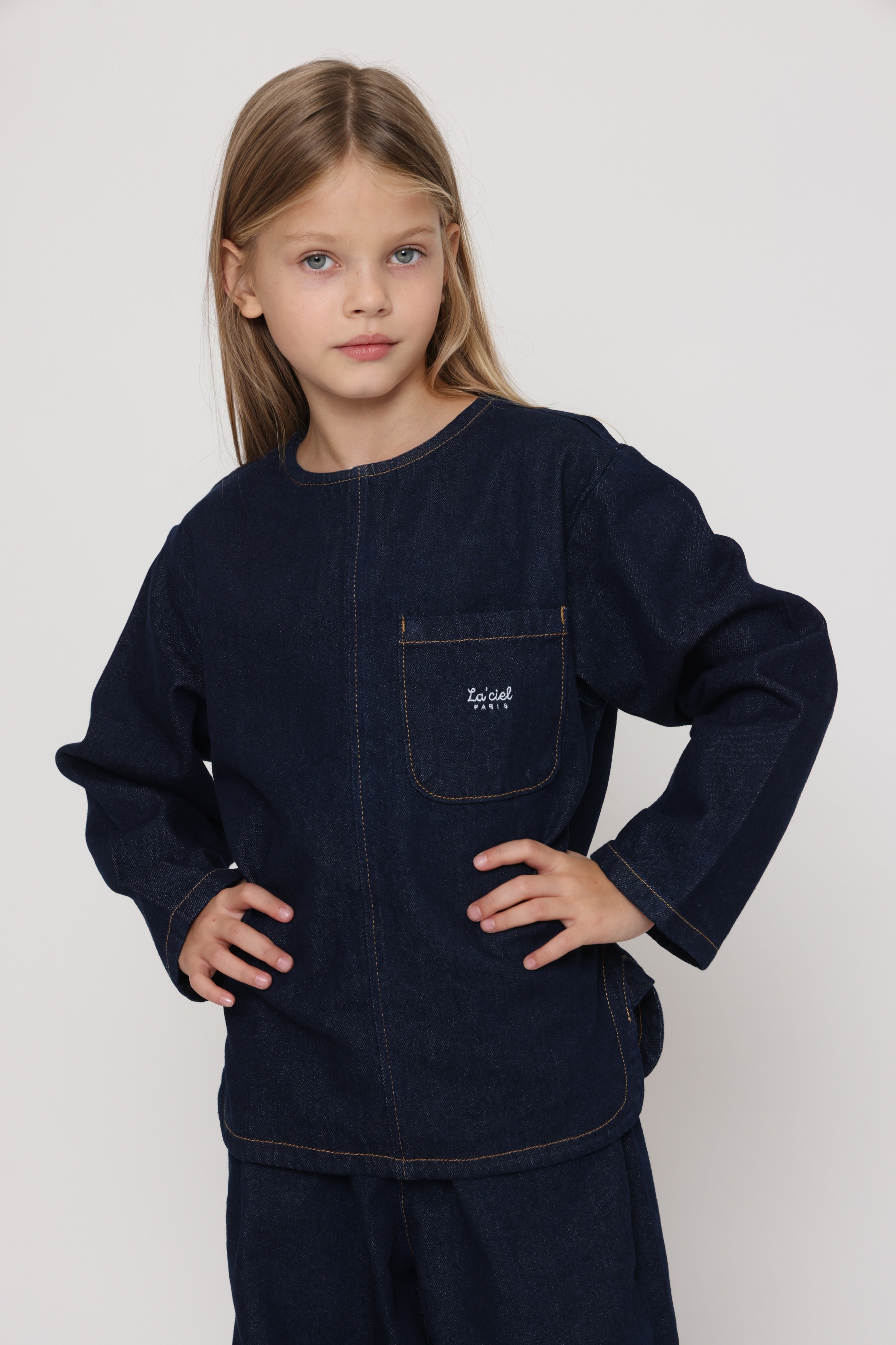 חליפת ג׳ינס אוברסייז כהה לילדה