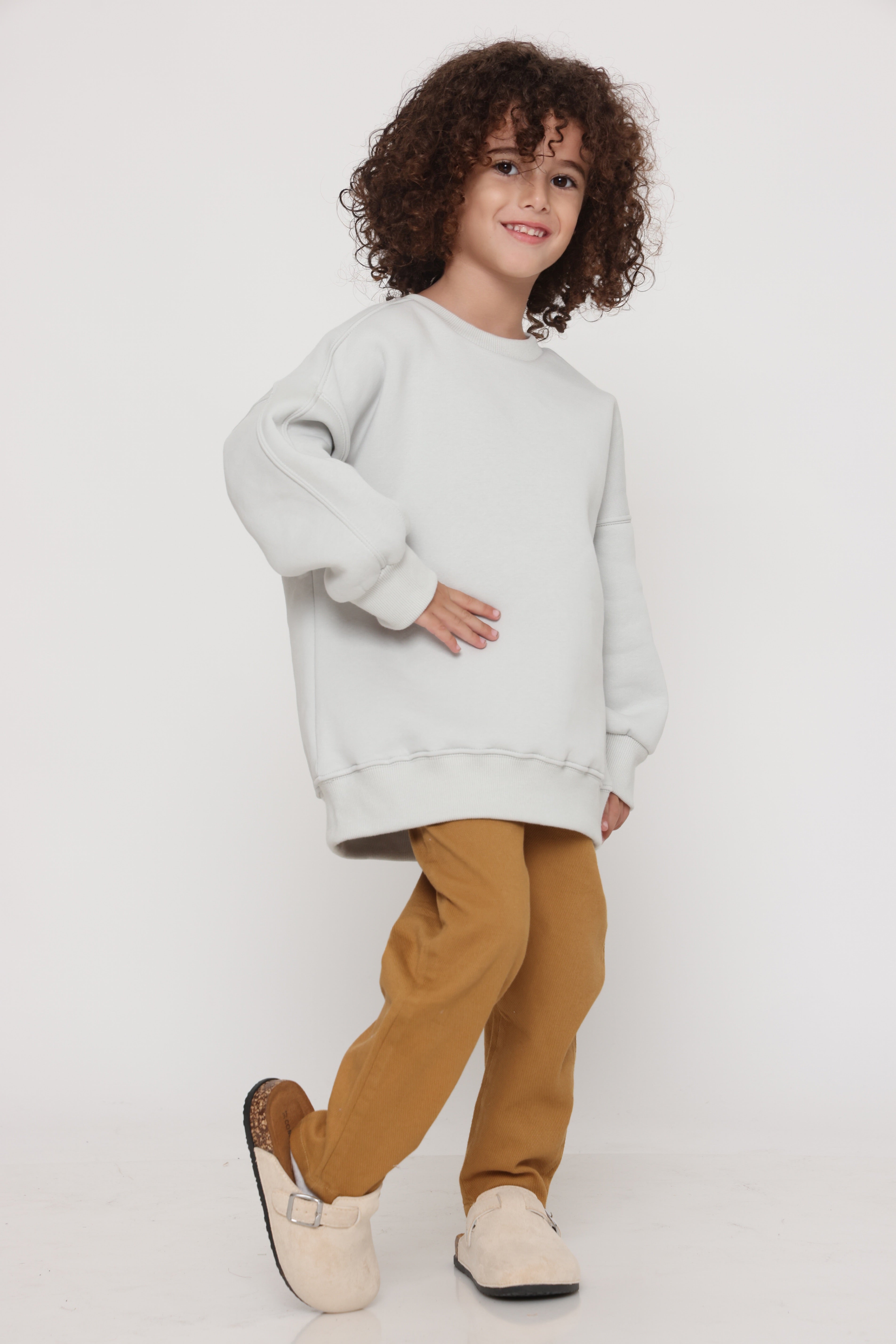 פוטר אוברסייז חלק בגוון לבן אפרפר