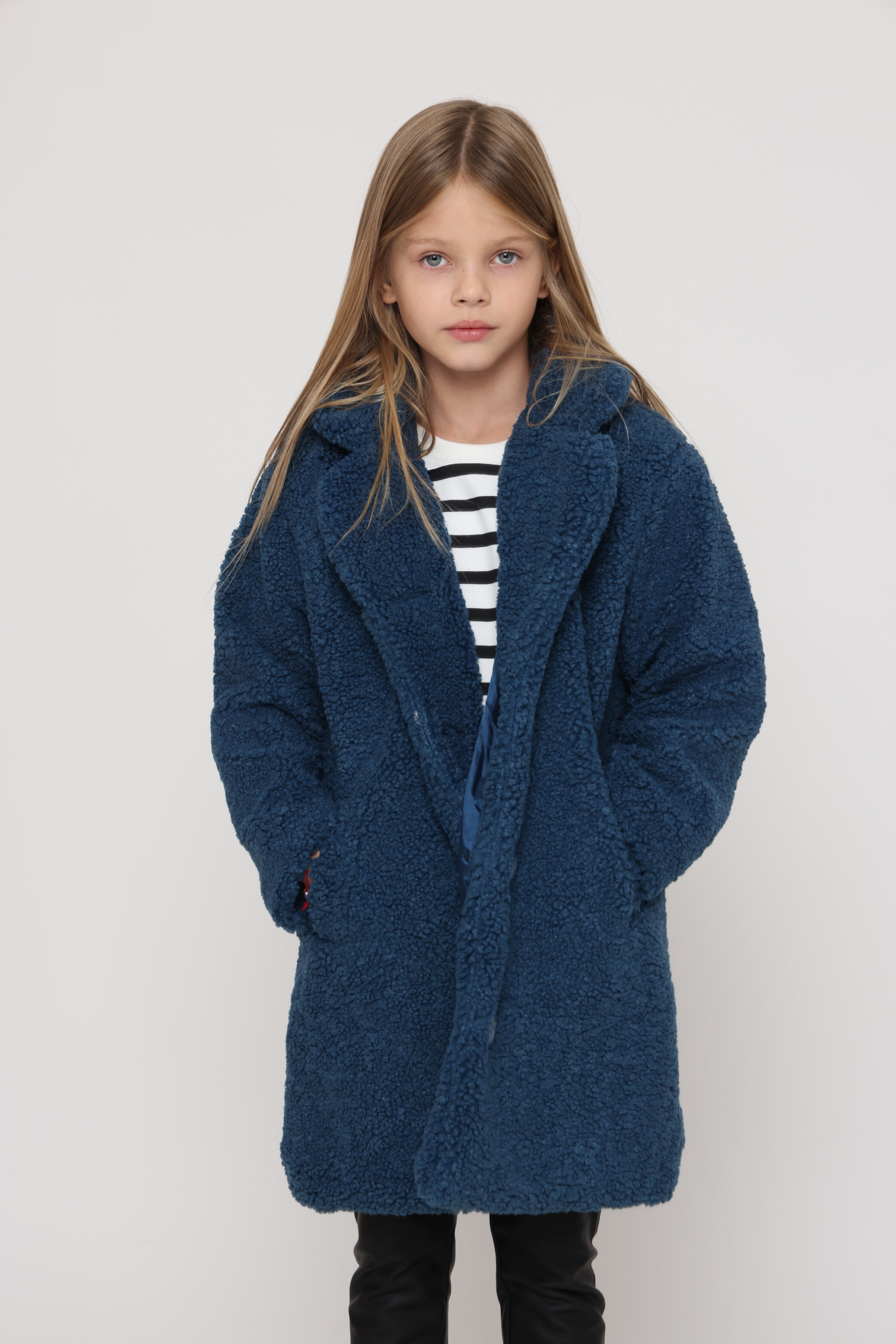 מעיל פרווה בצבע כחול לילדה