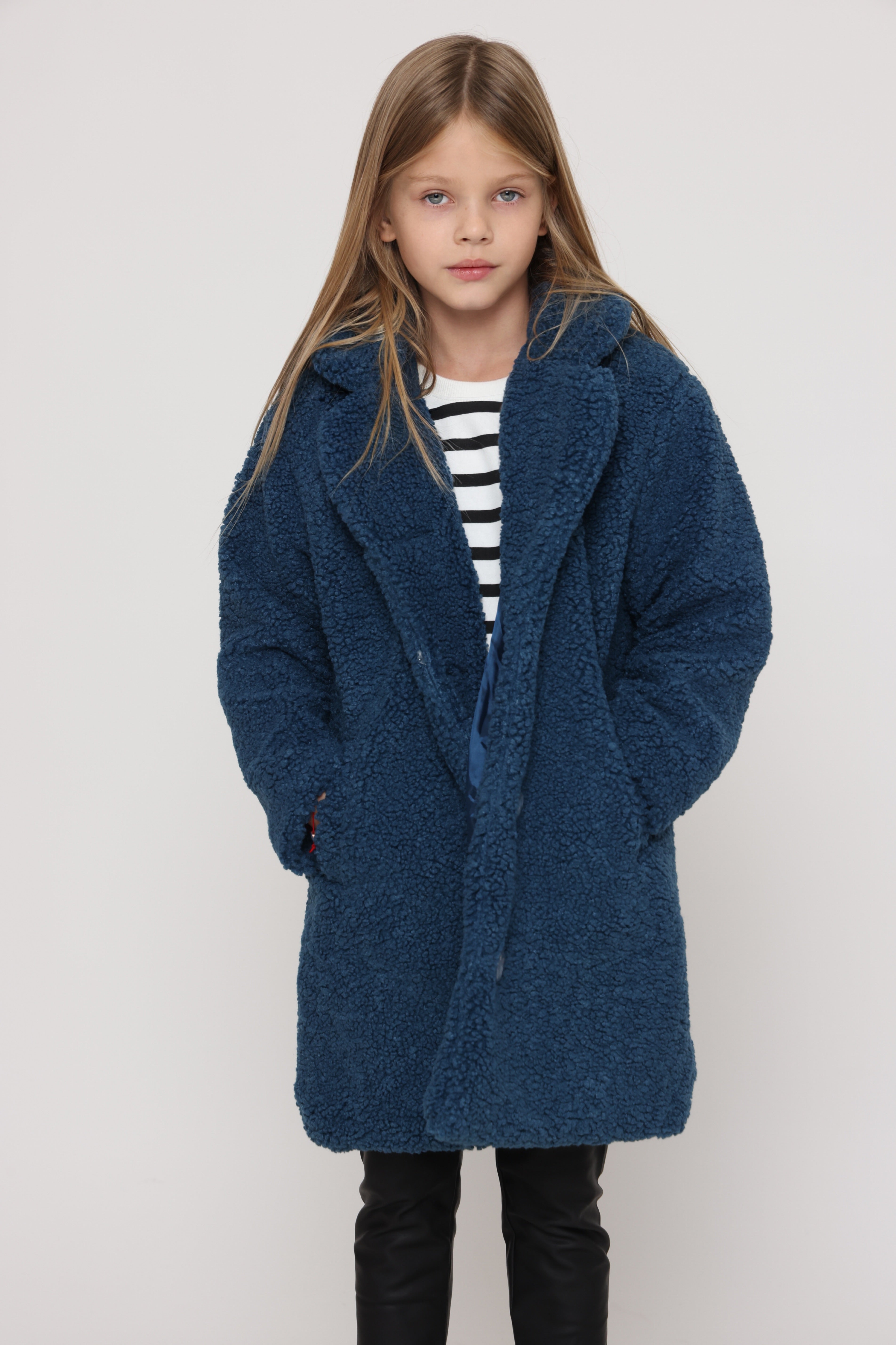 מעיל פרווה בצבע כחול לילדה