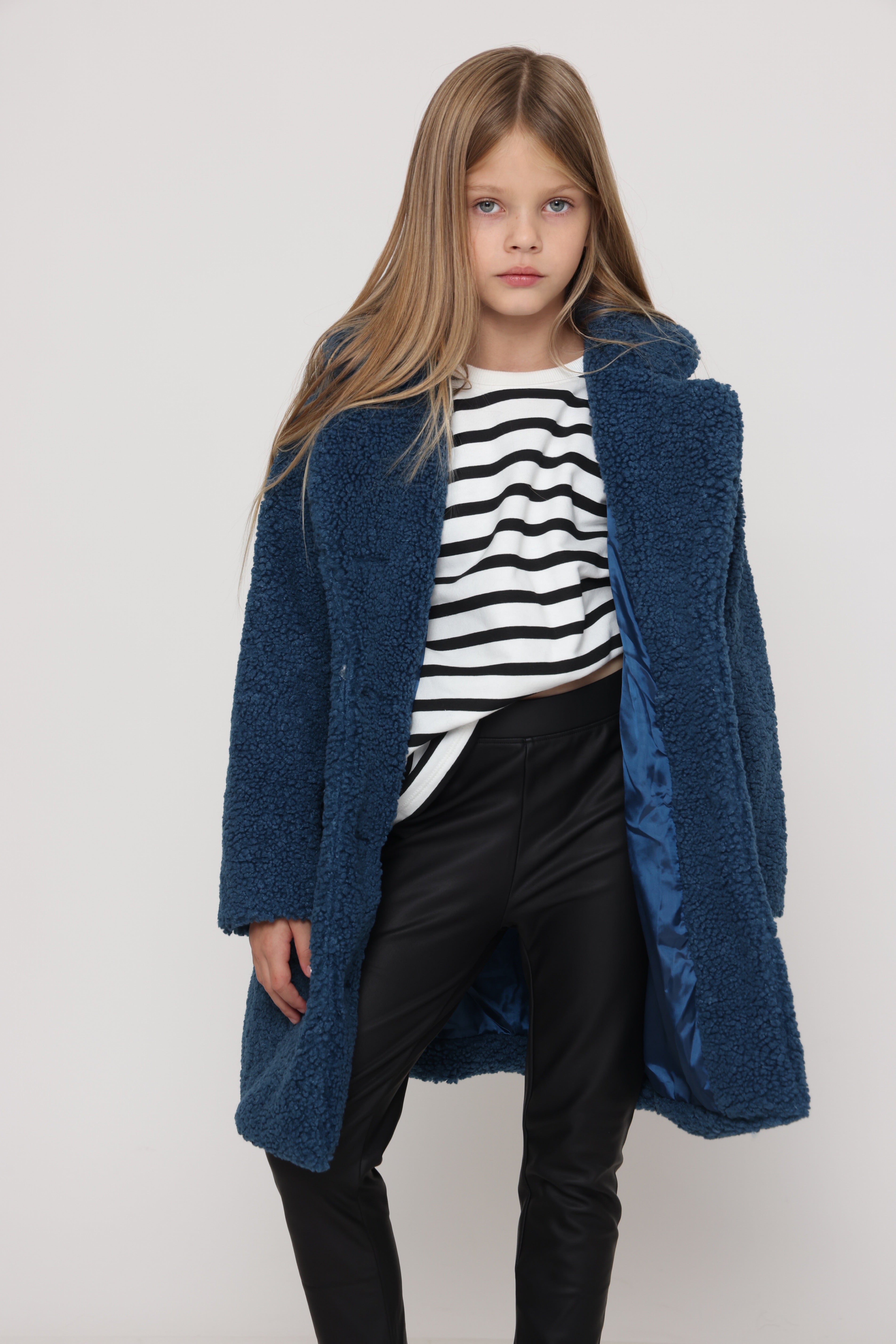 מעיל פרווה בצבע כחול לילדה