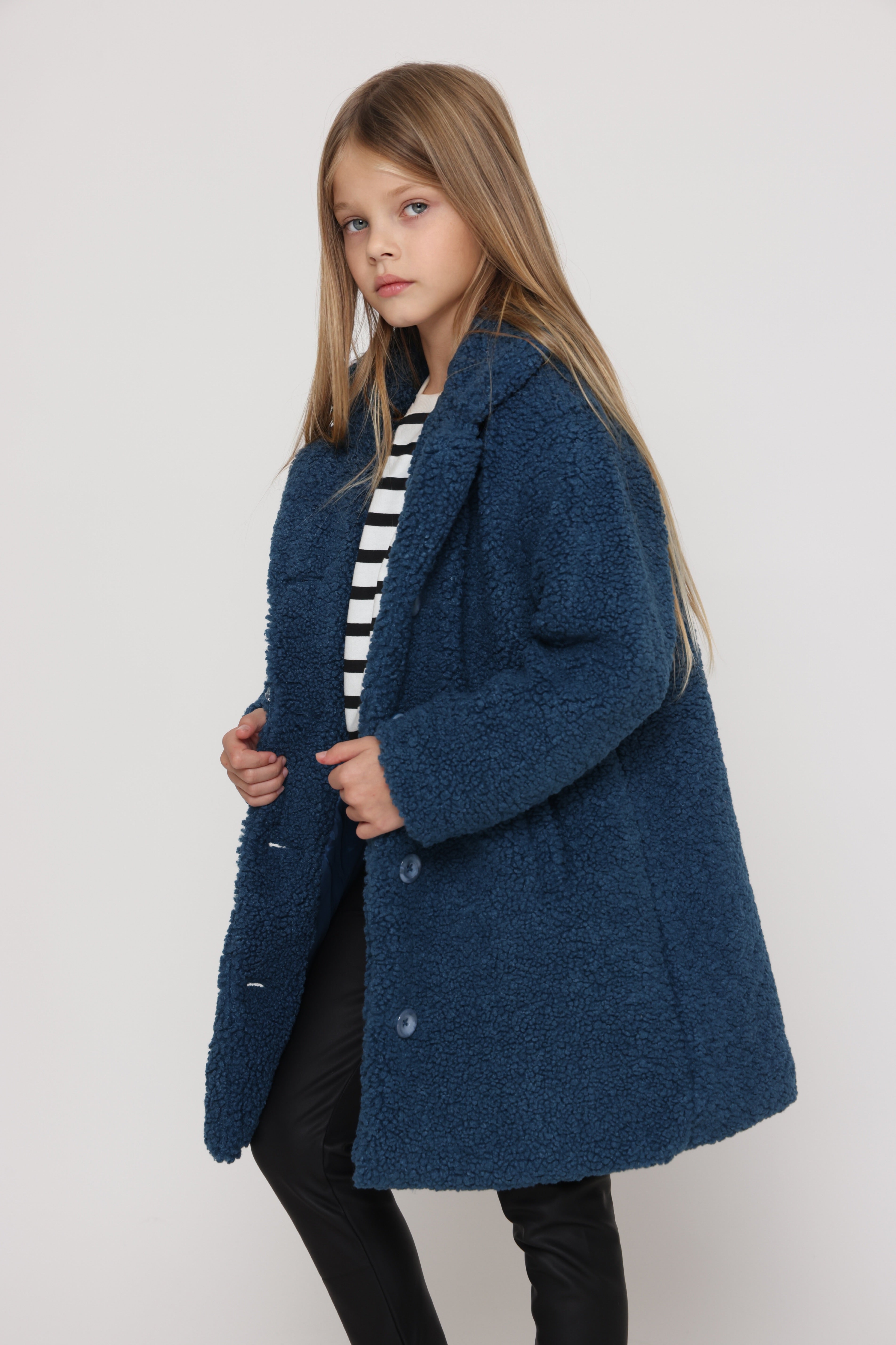 מעיל פרווה בצבע כחול לילדה