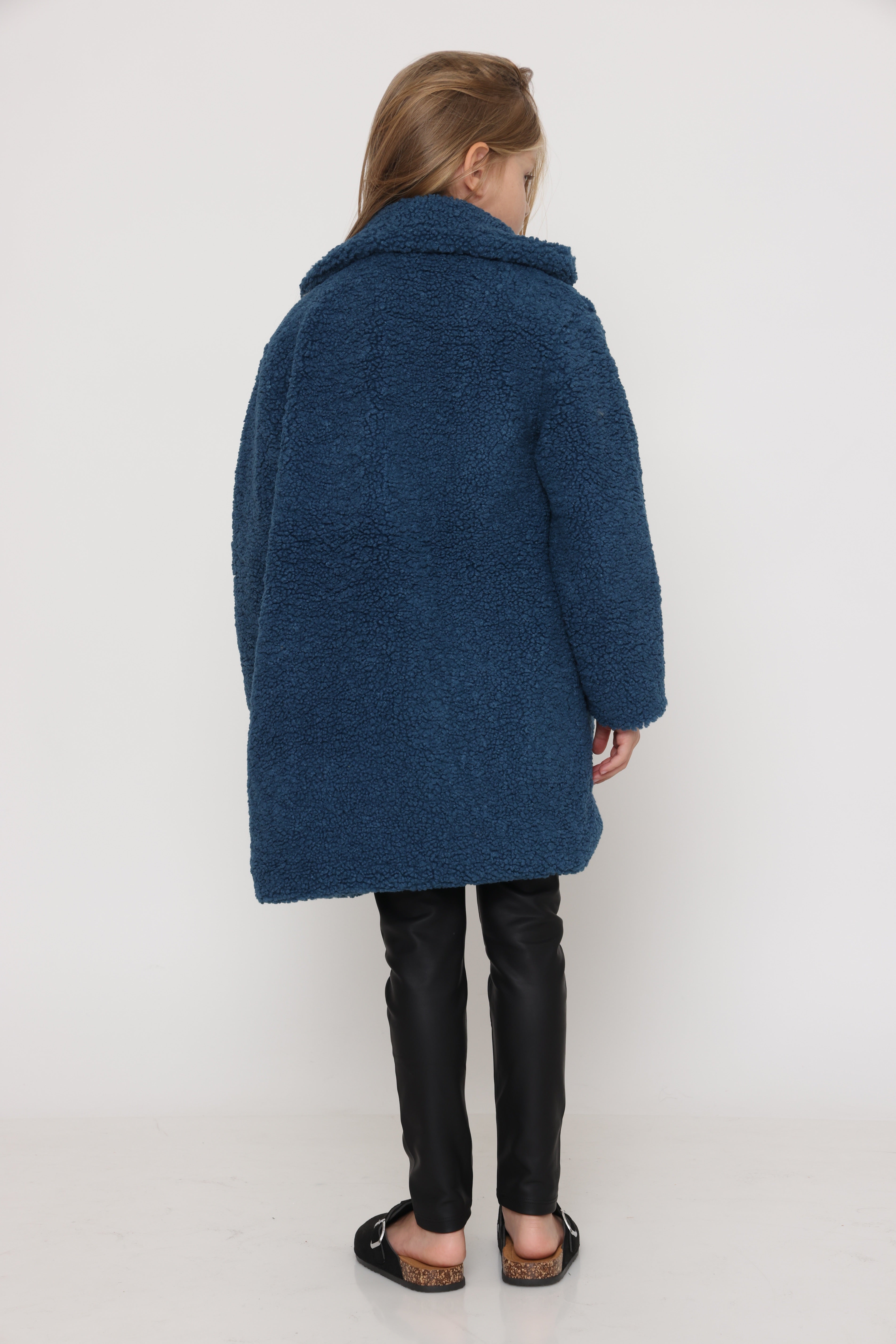 מעיל פרווה בצבע כחול לילדה