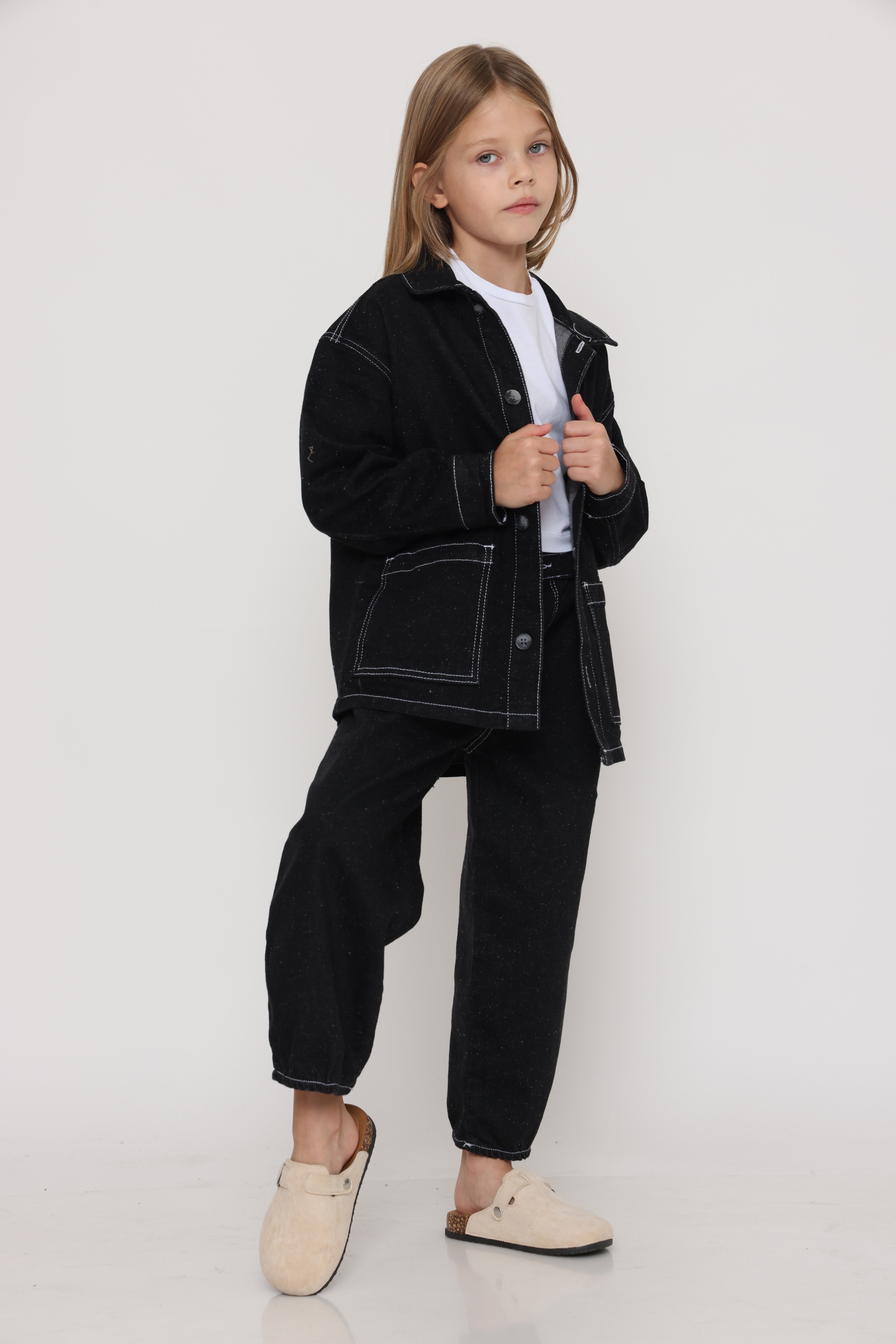 ג׳קט ג׳ינס אוברסייז שחור עם תפרים לבנים