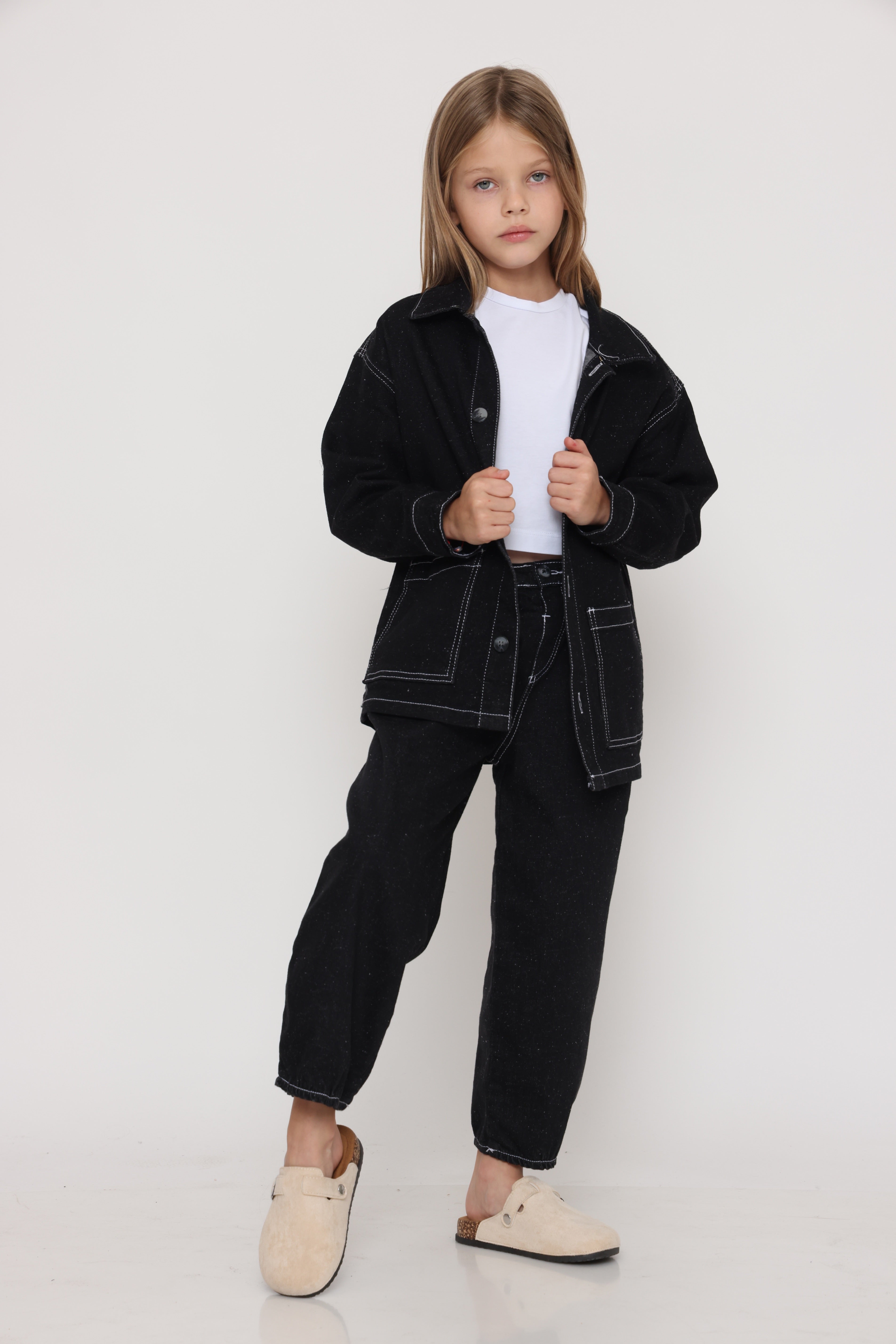 ג׳קט ג׳ינס אוברסייז שחור עם תפרים לבנים