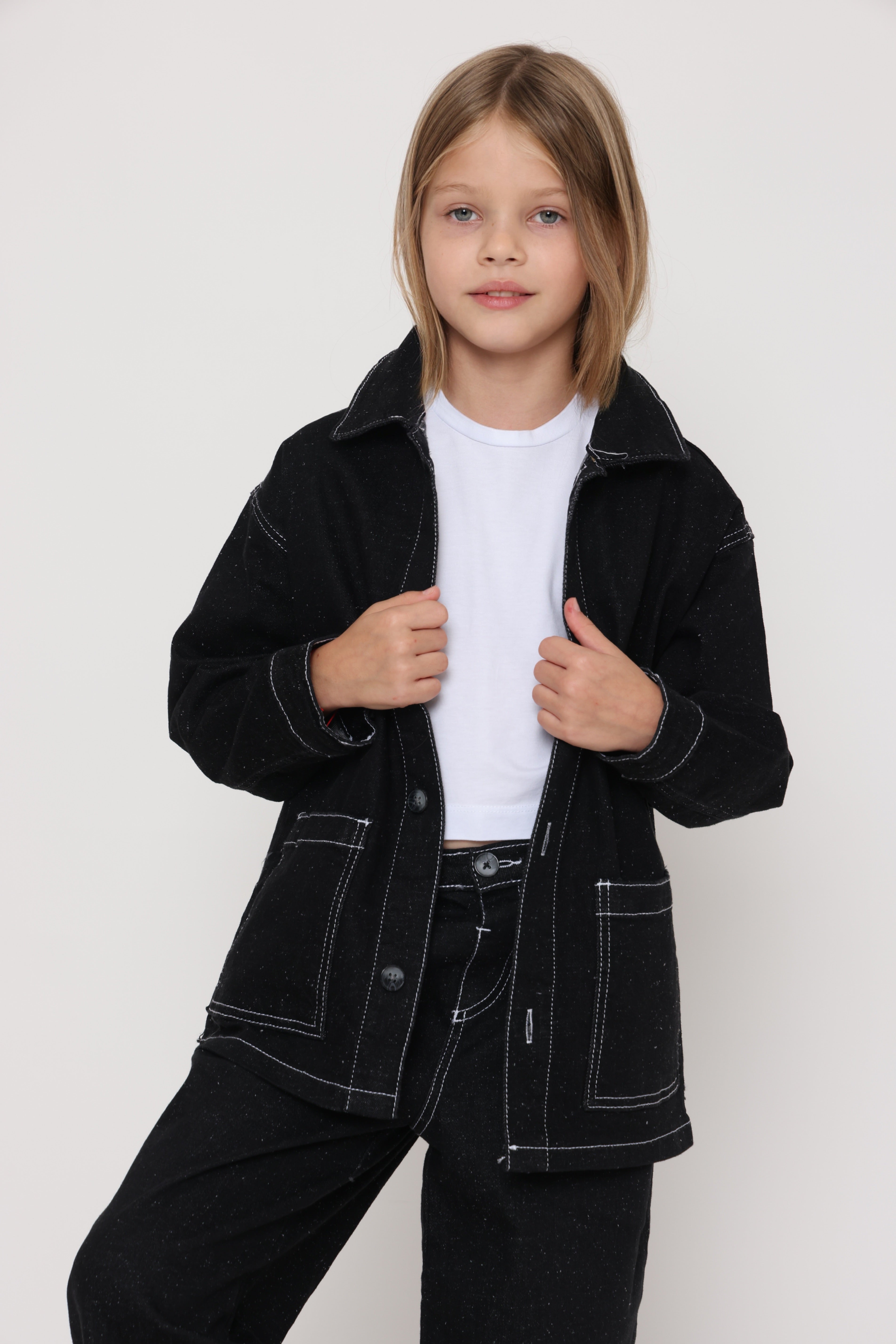 ג׳קט ג׳ינס אוברסייז שחור עם תפרים לבנים