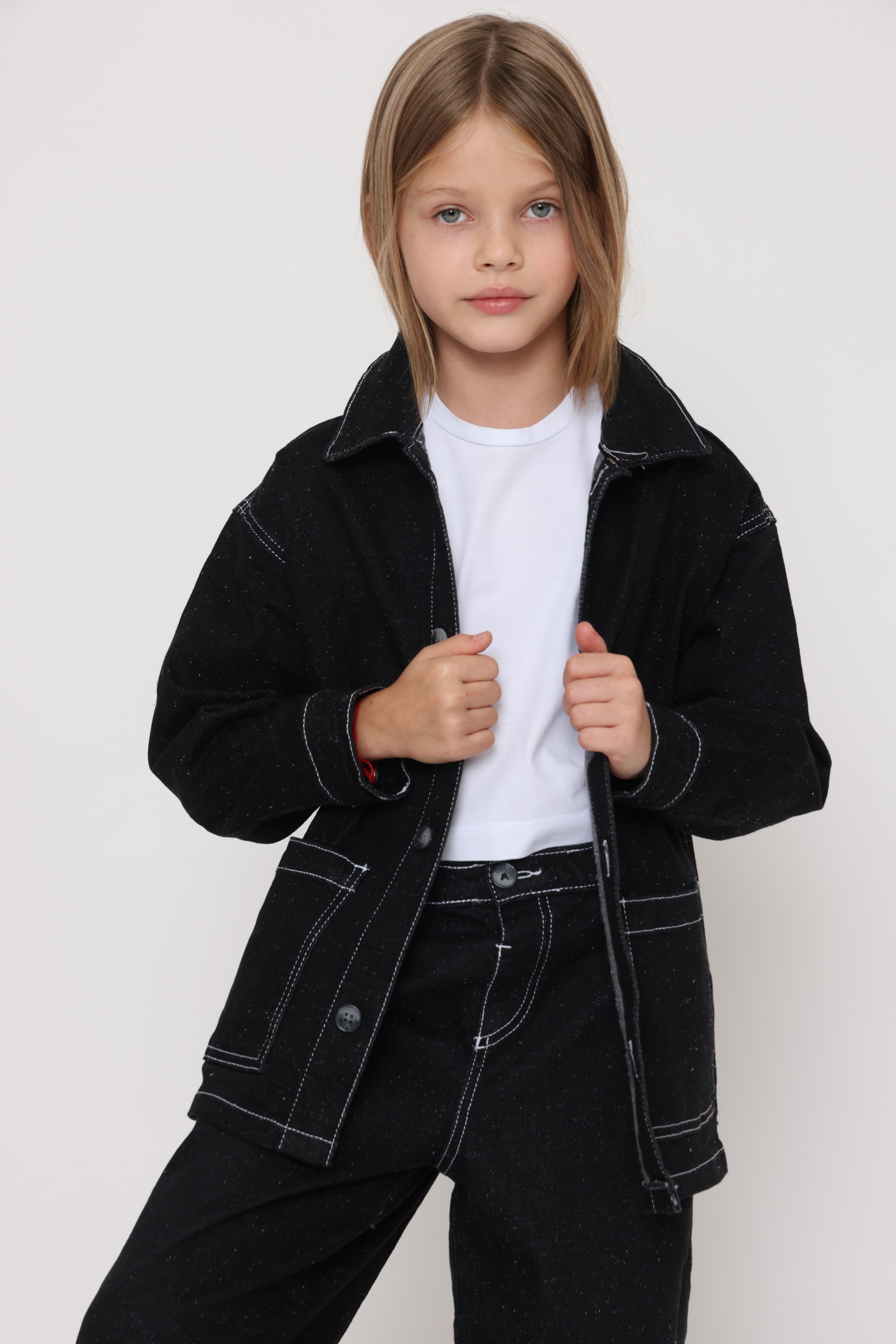 ג׳קט ג׳ינס אוברסייז שחור עם תפרים לבנים