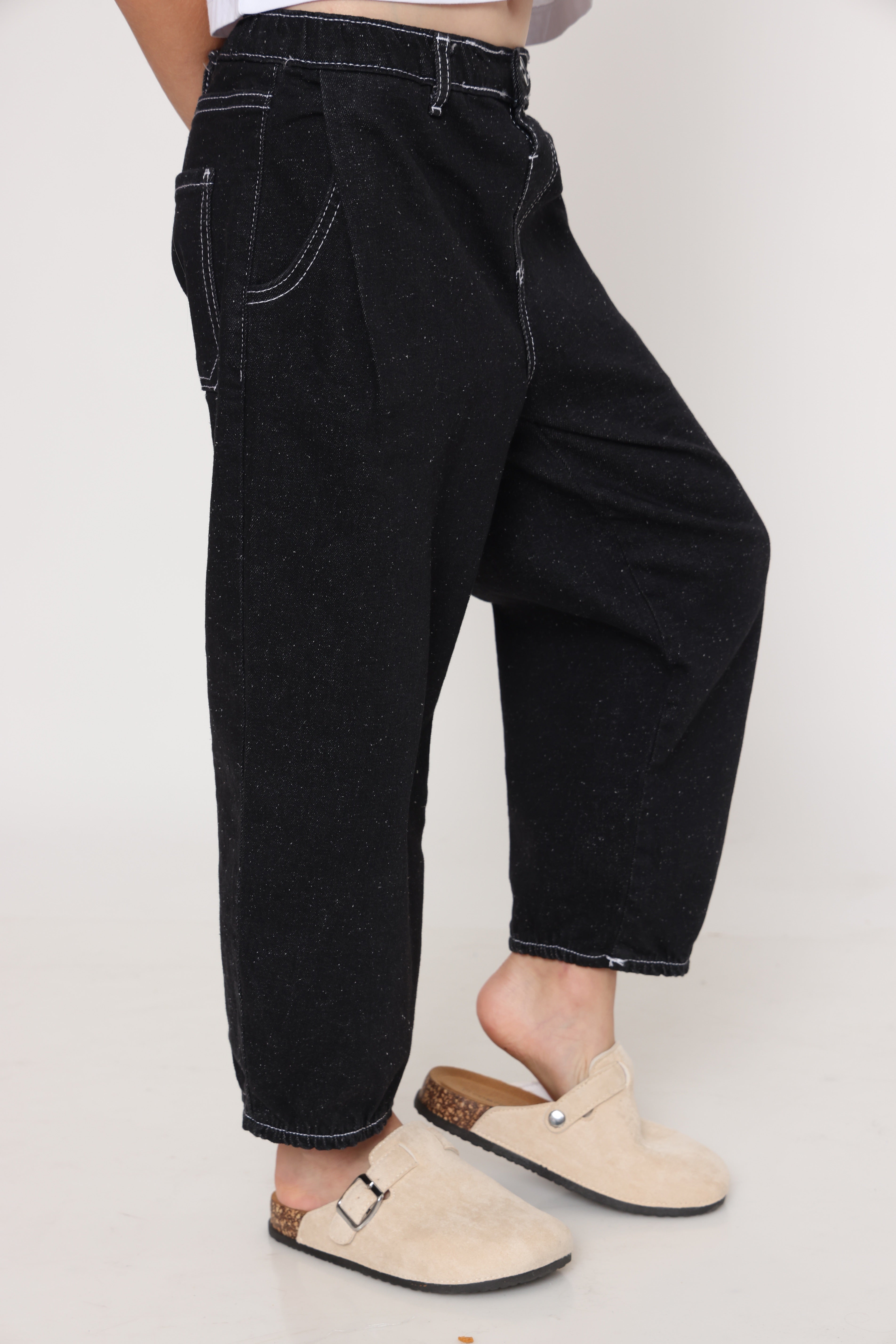 ג׳קט ג׳ינס אוברסייז שחור עם תפרים לבנים