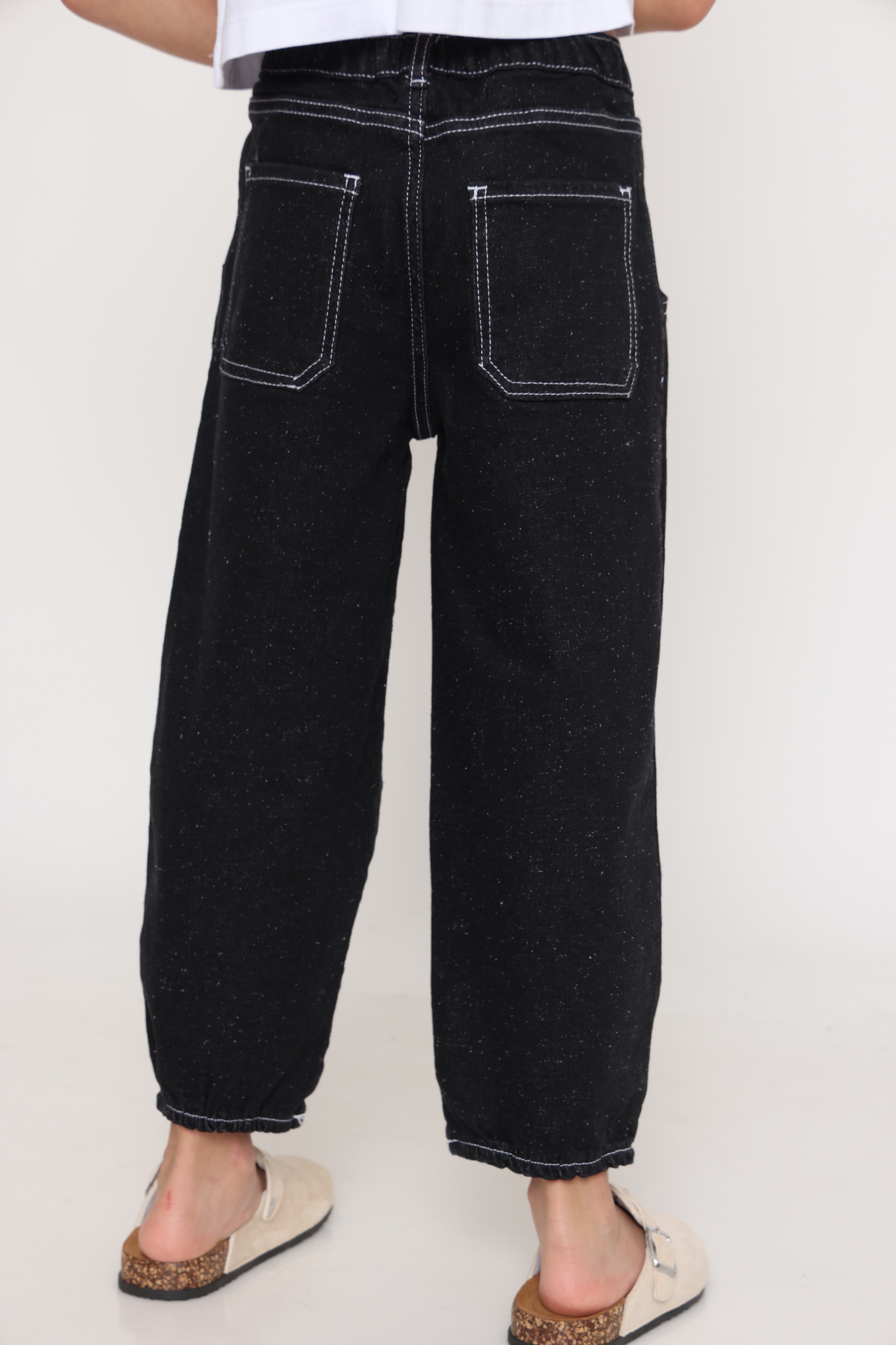 ג׳קט ג׳ינס אוברסייז שחור עם תפרים לבנים