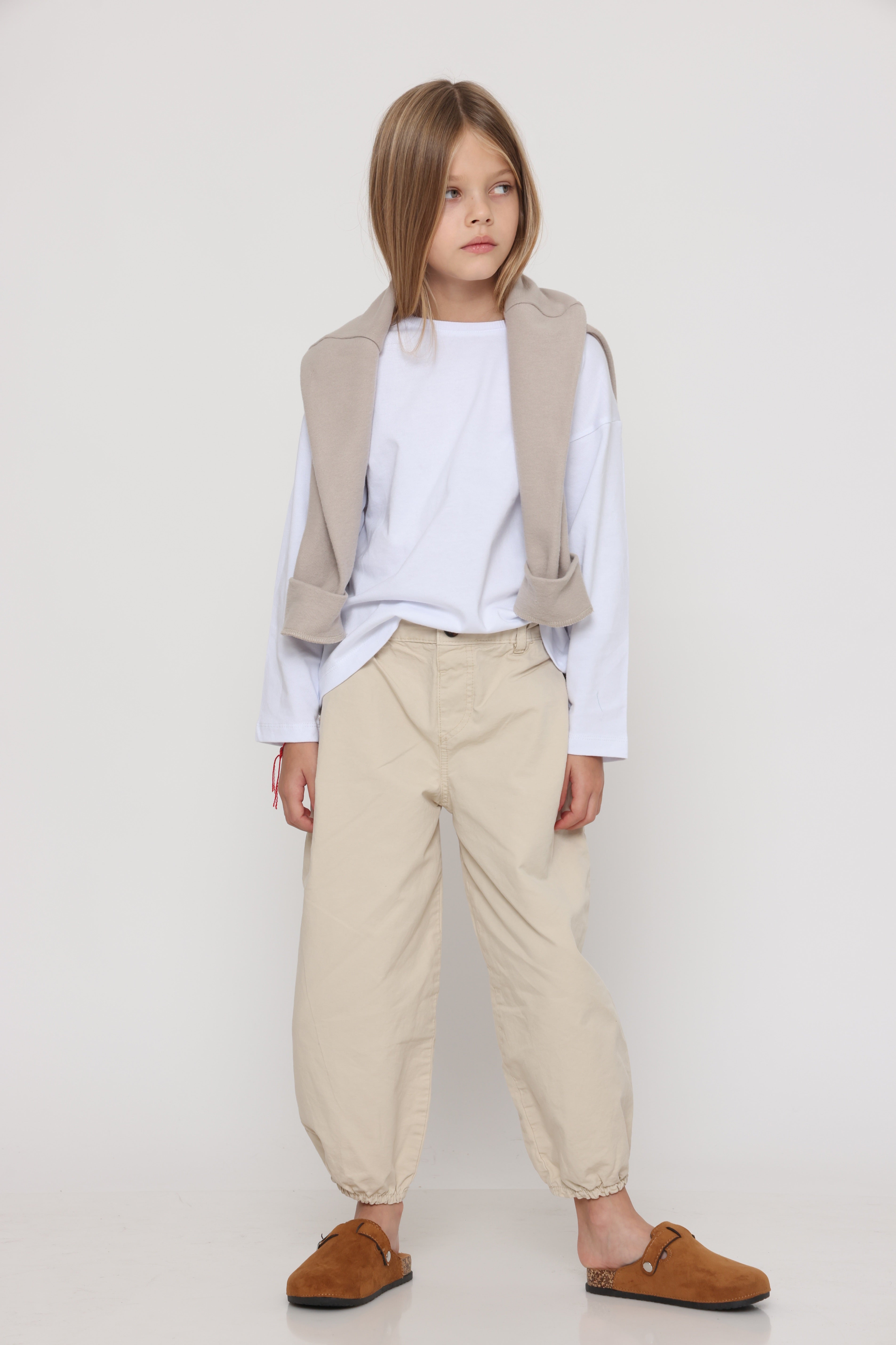 טי שירט קלאסית לבנה שרוול ארוך