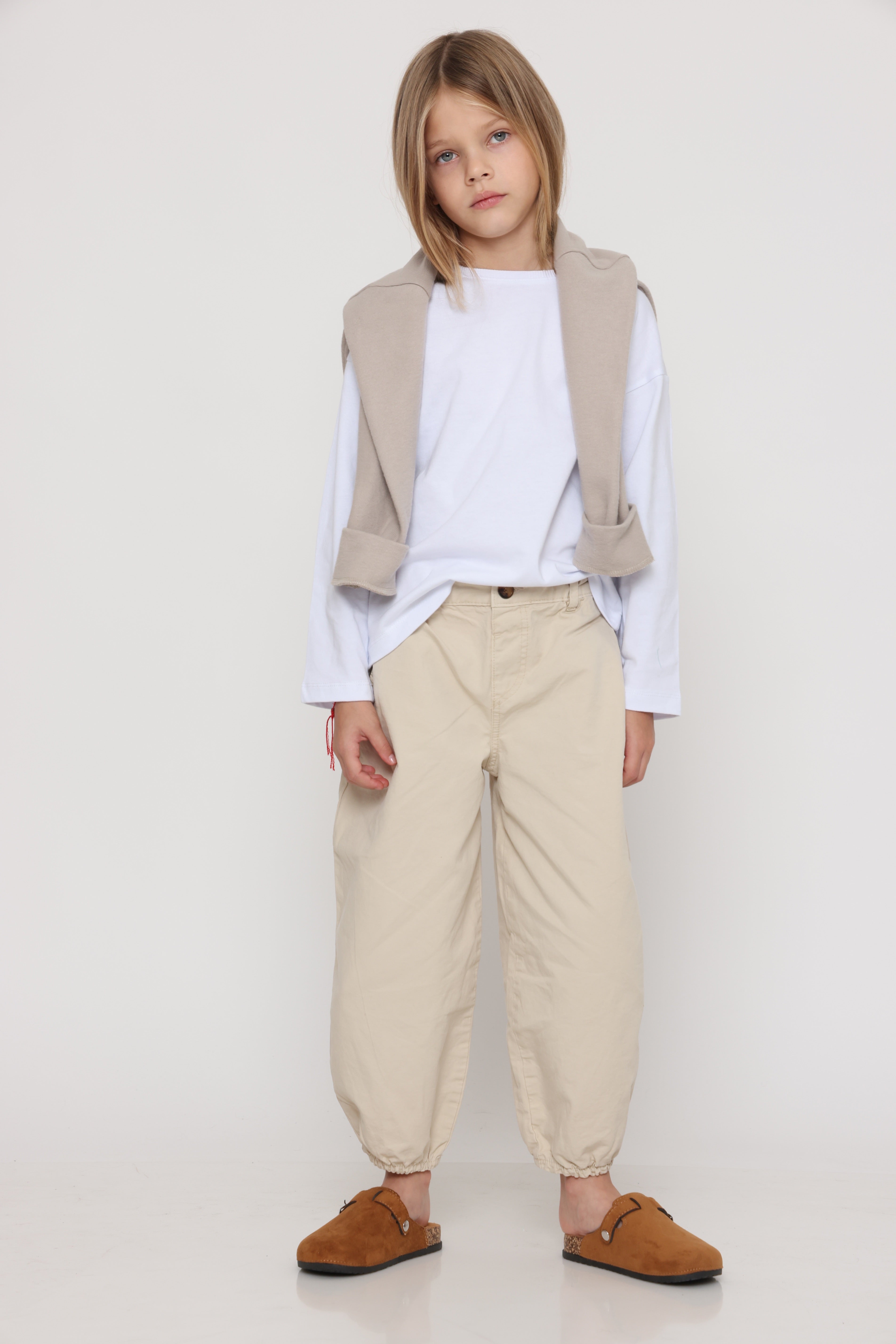 טי שירט קלאסית לבנה שרוול ארוך