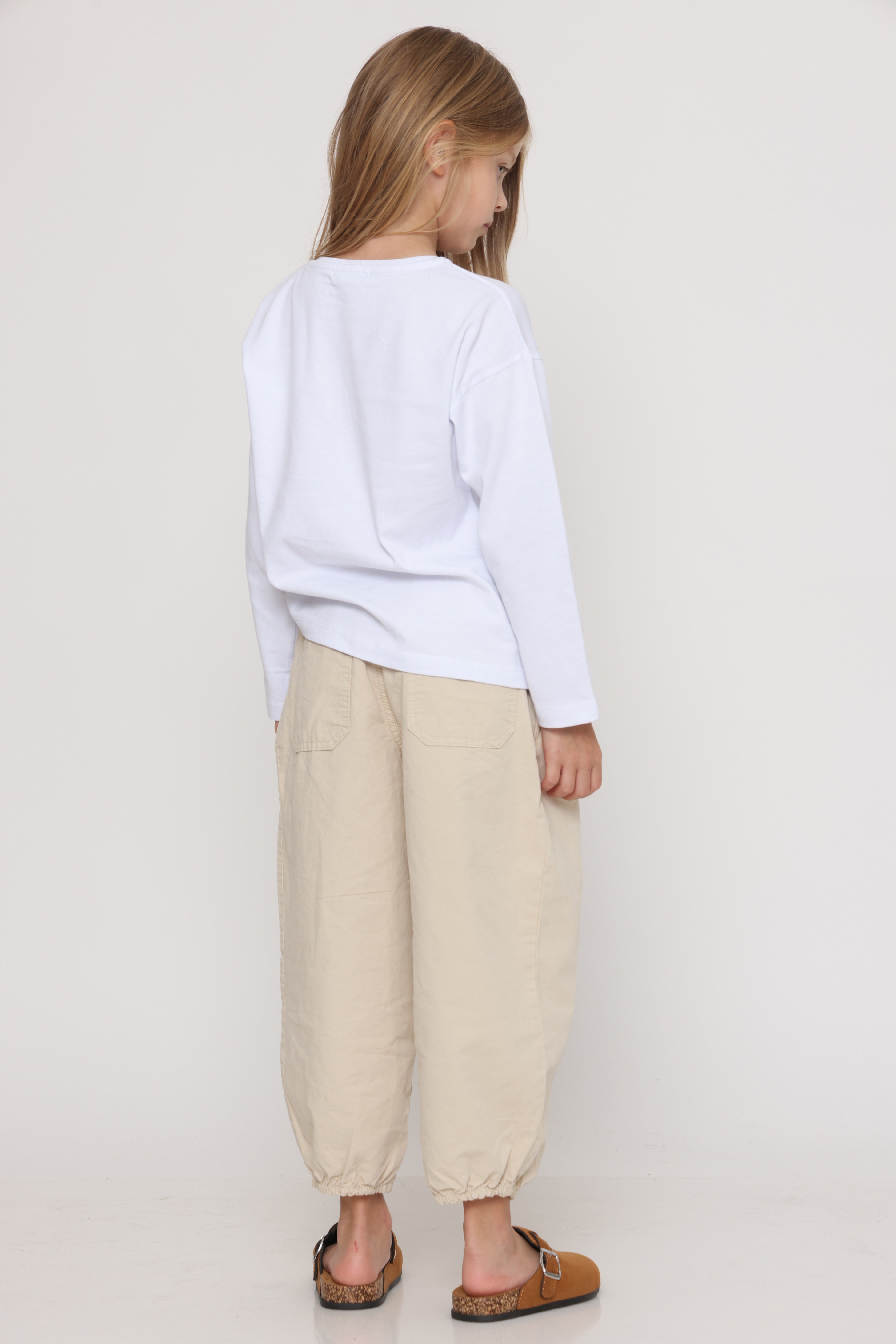 טי שירט קלאסית לבנה שרוול ארוך