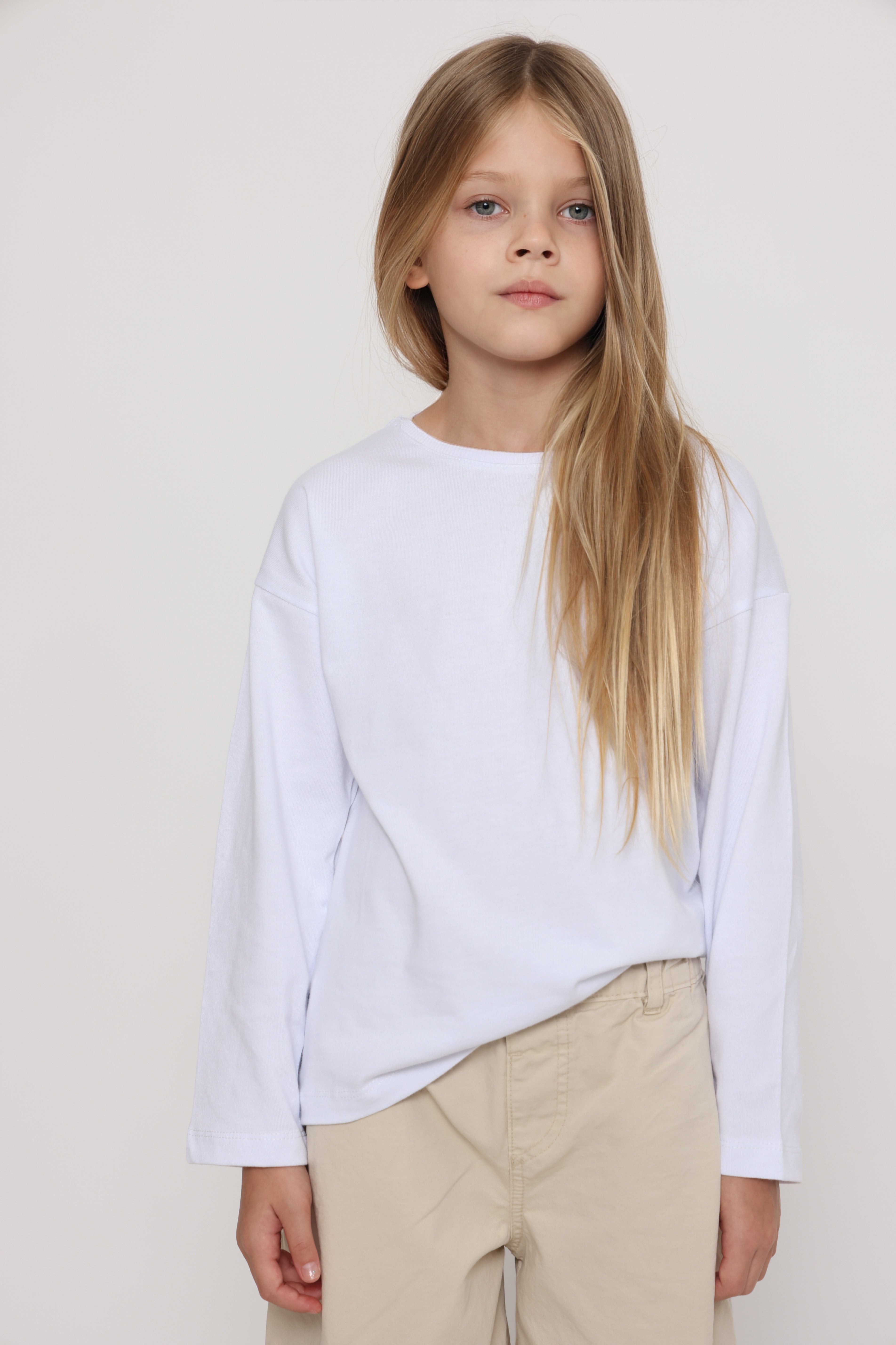 טי שירט קלאסית לבנה שרוול ארוך