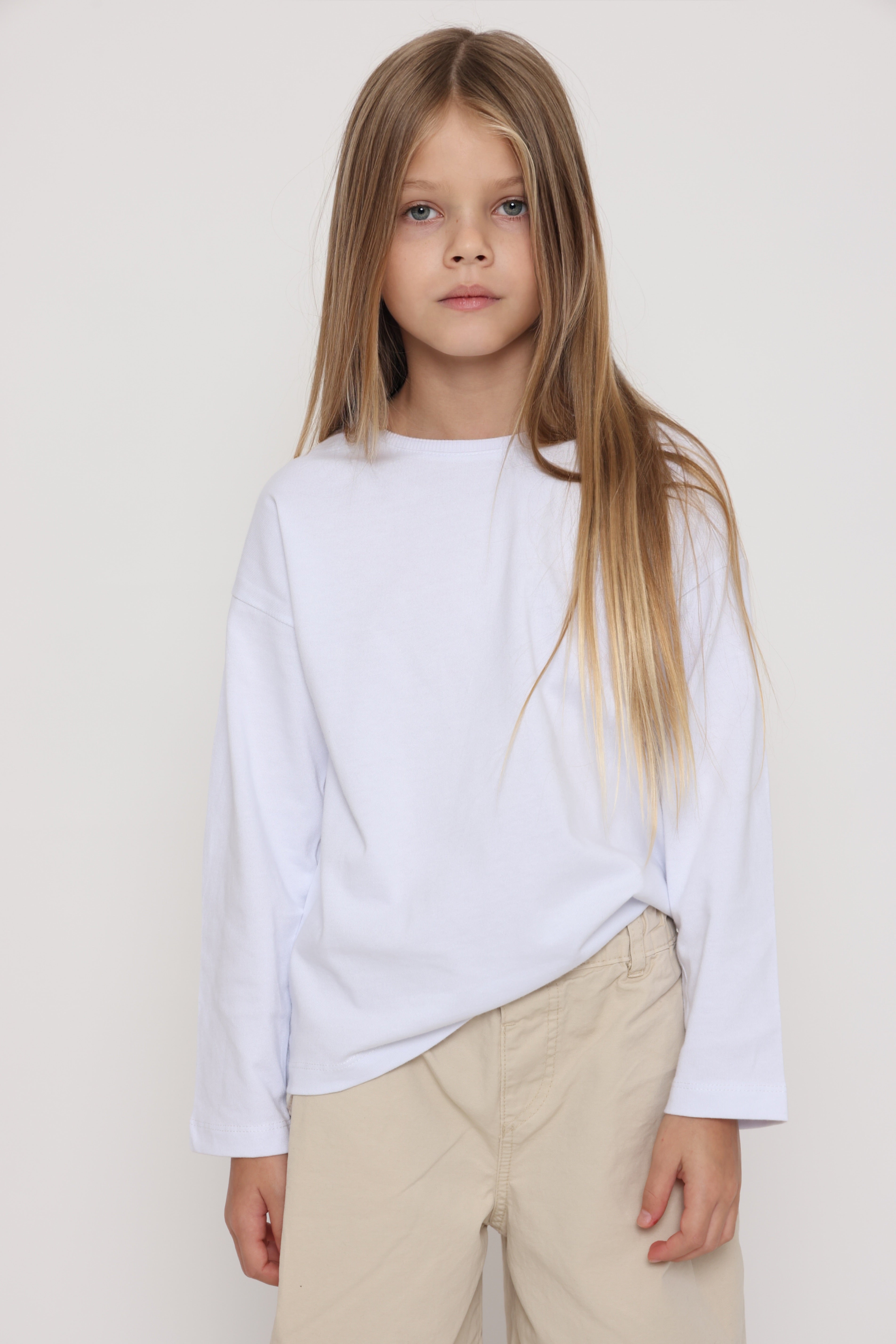 טי שירט קלאסית לבנה שרוול ארוך