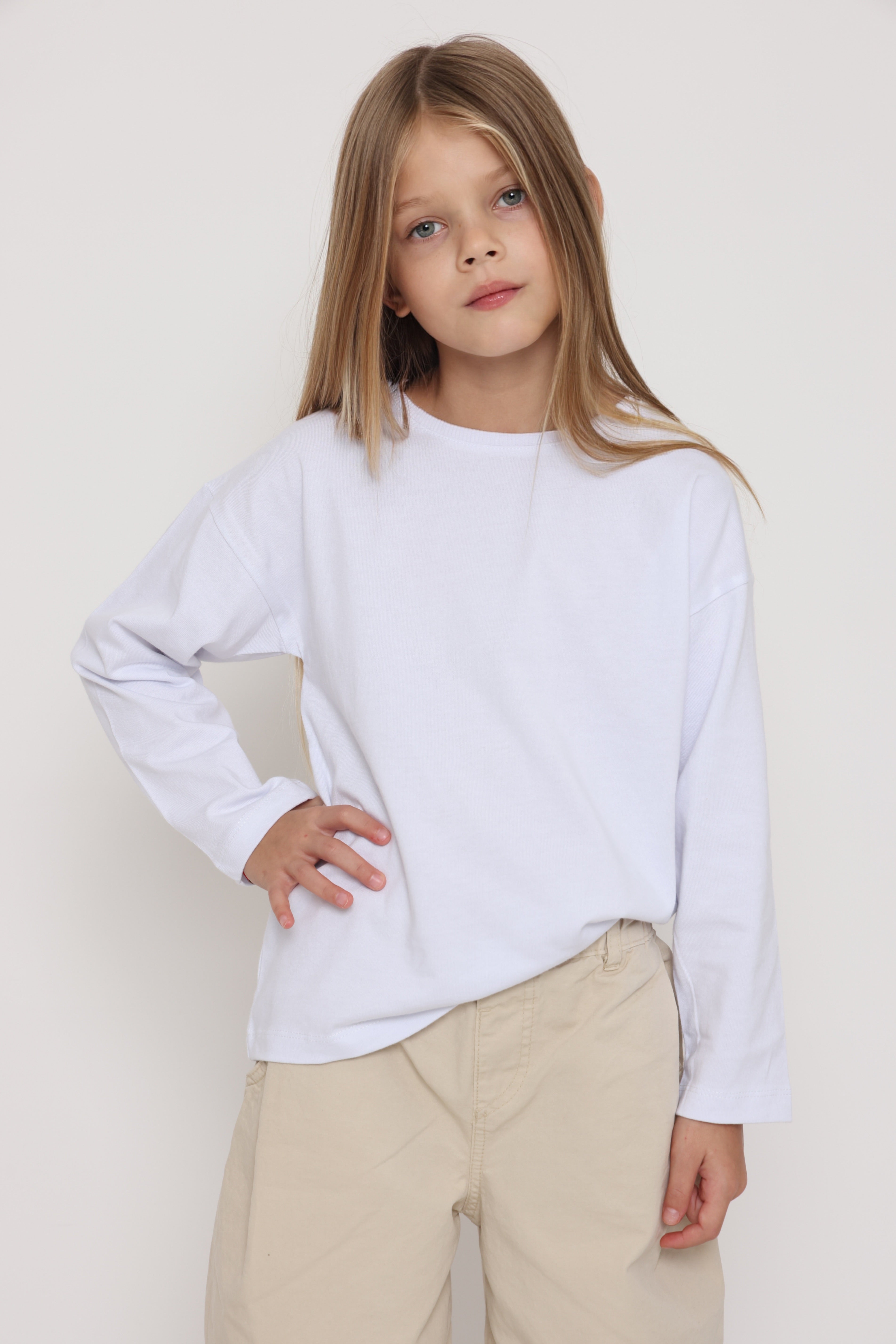 טי שירט קלאסית לבנה שרוול ארוך