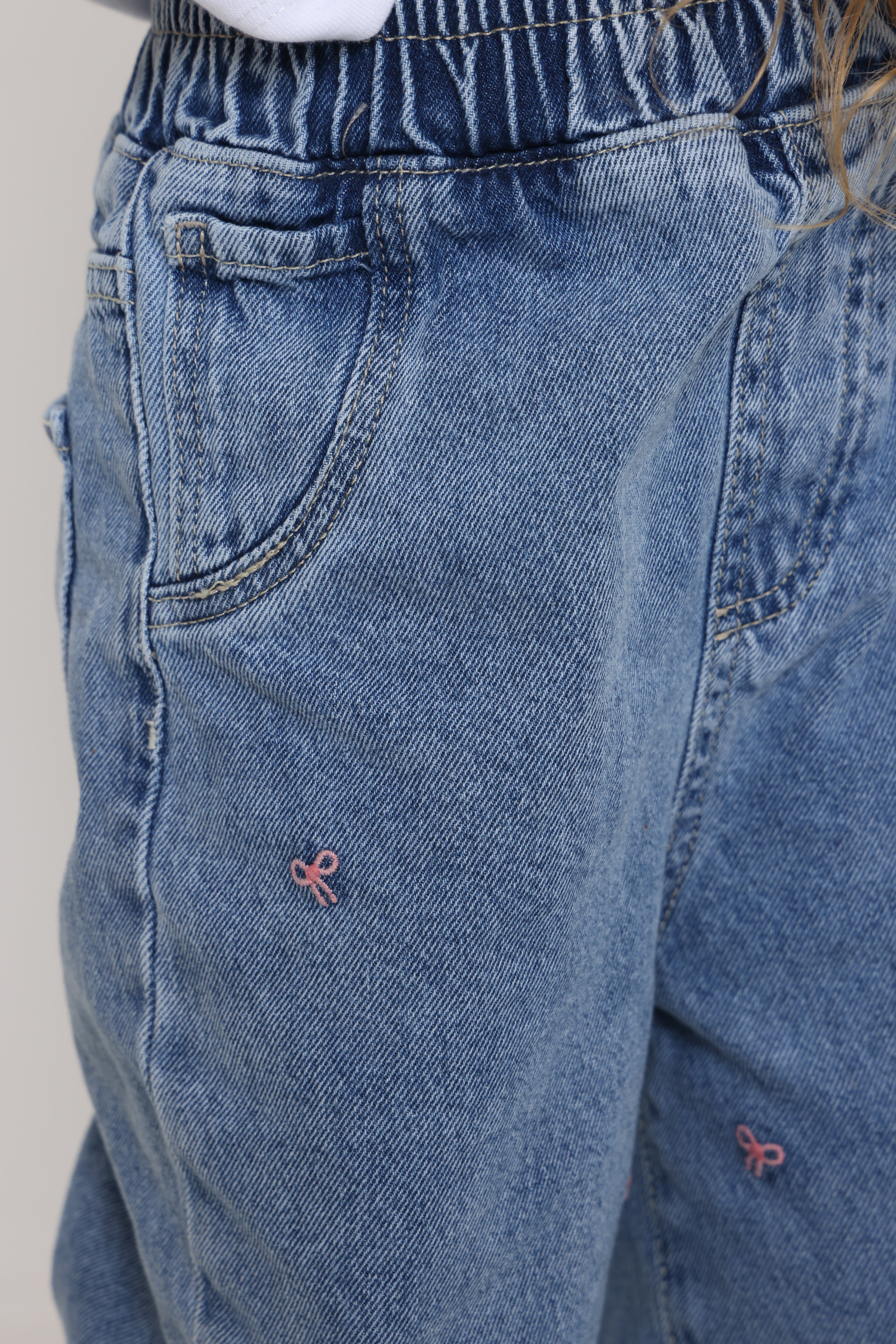 ג׳ינס פפיונים רקומים לילדה