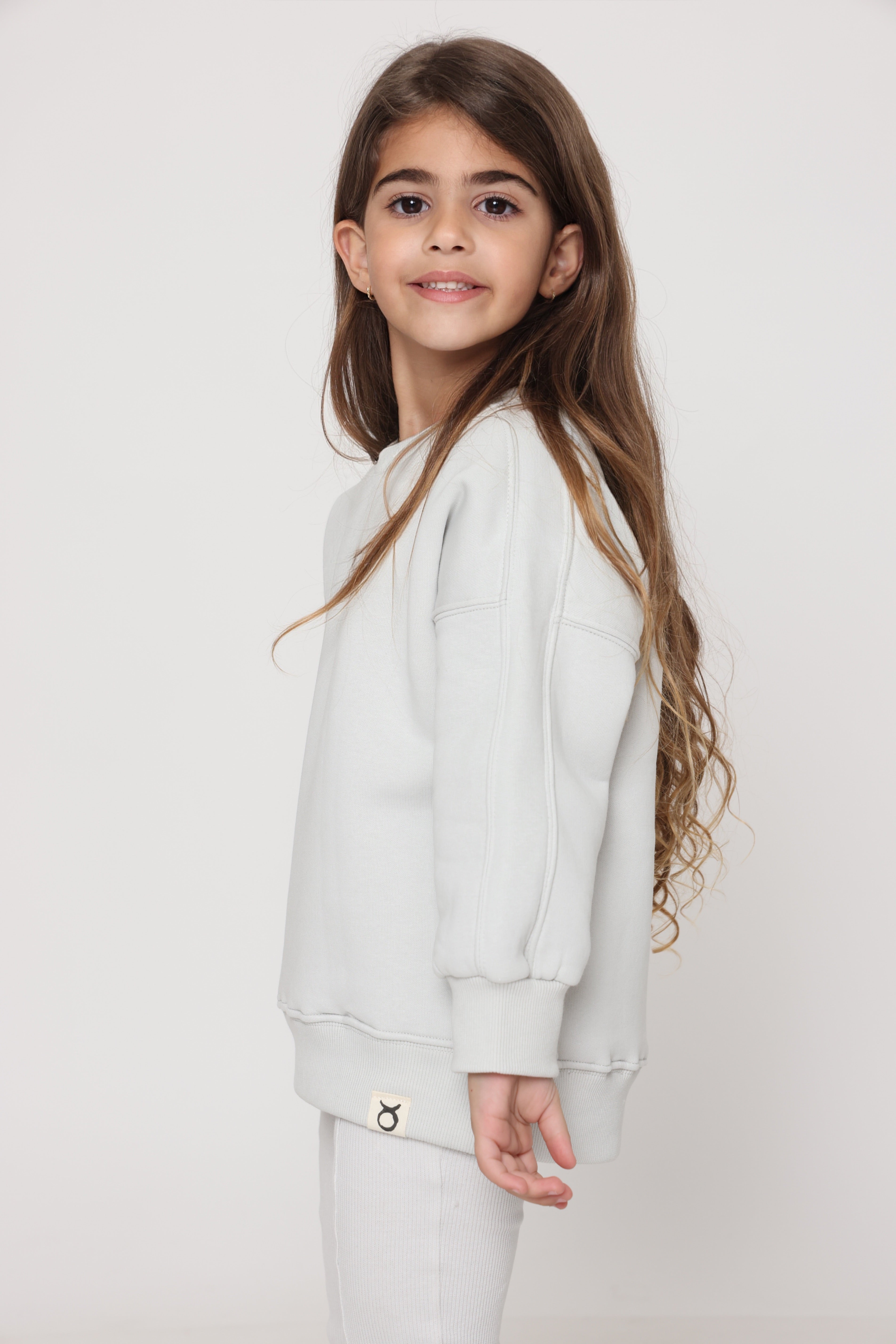 פוטר אוברסייז חלק בגוון לבן אפרפר