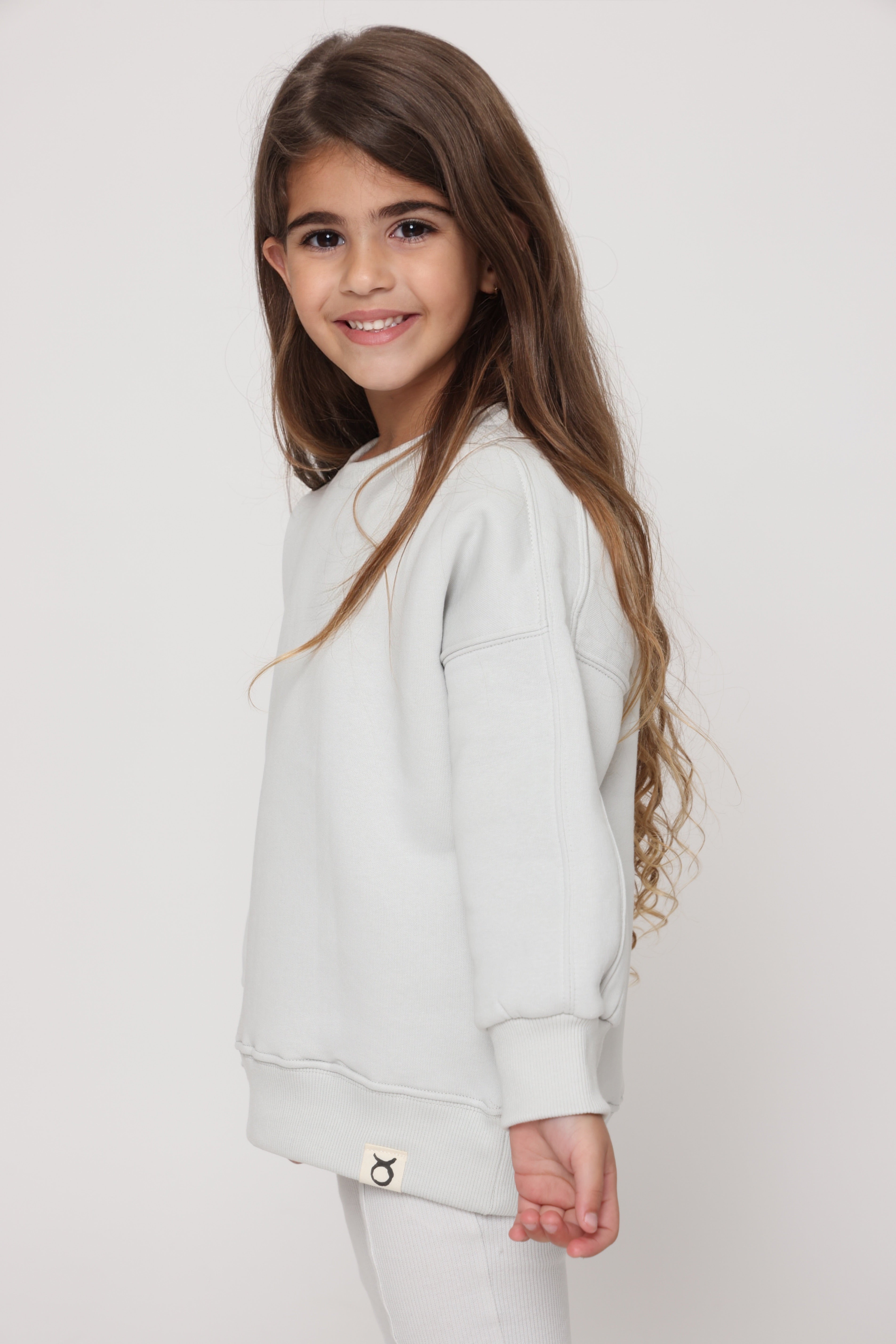 פוטר אוברסייז חלק בגוון לבן אפרפר