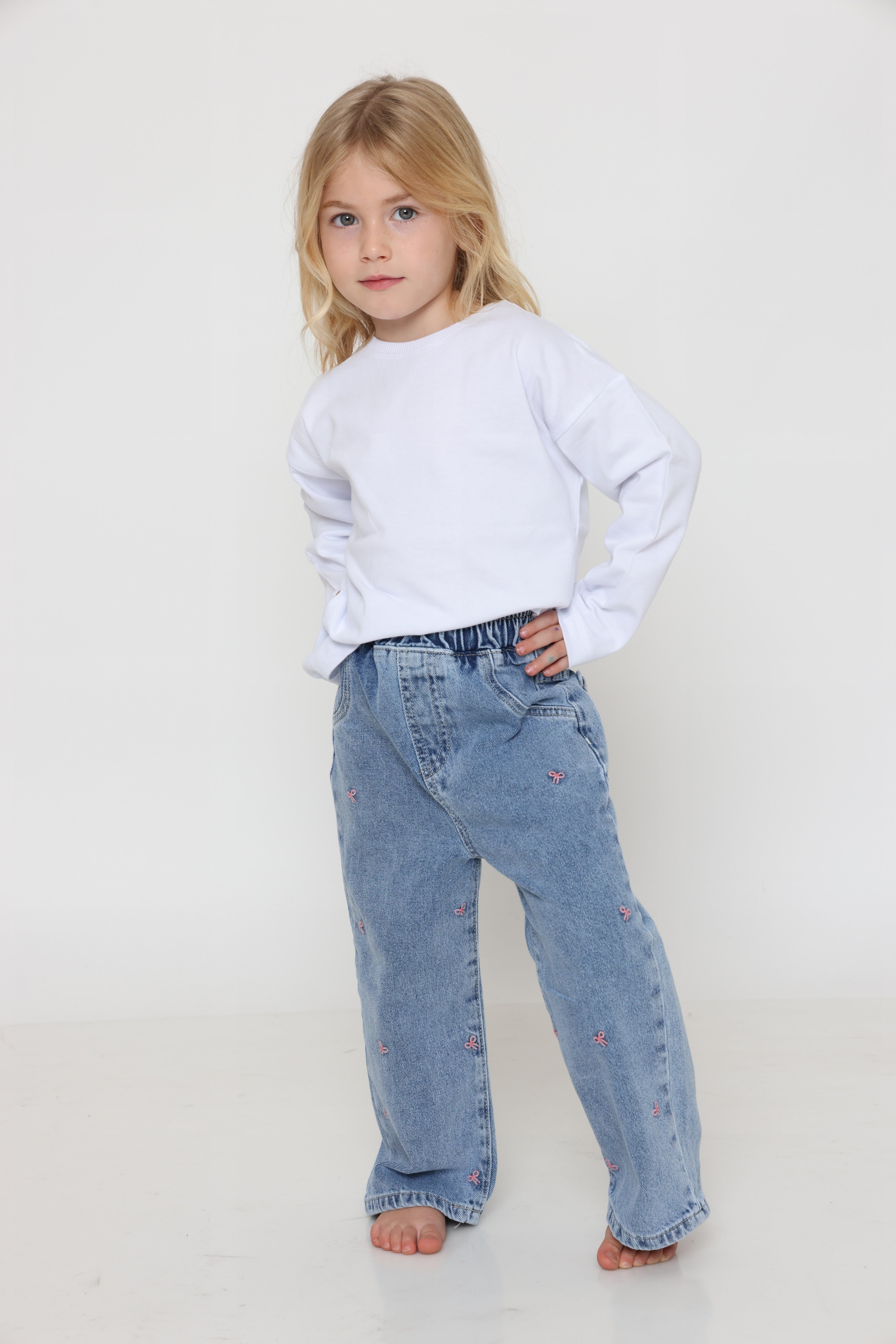 ג׳ינס פפיונים רקומים לילדה