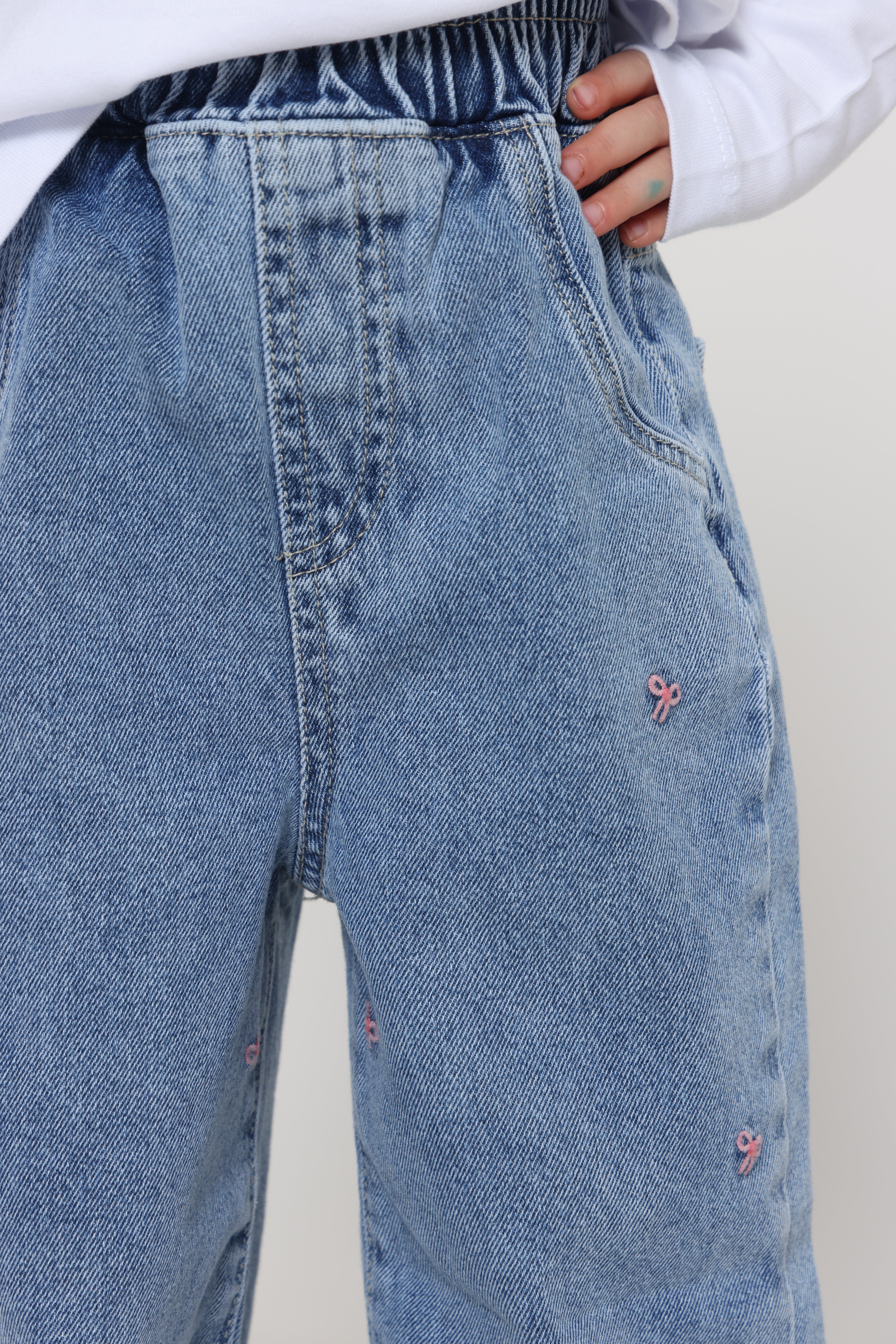 ג׳ינס פפיונים רקומים לילדה