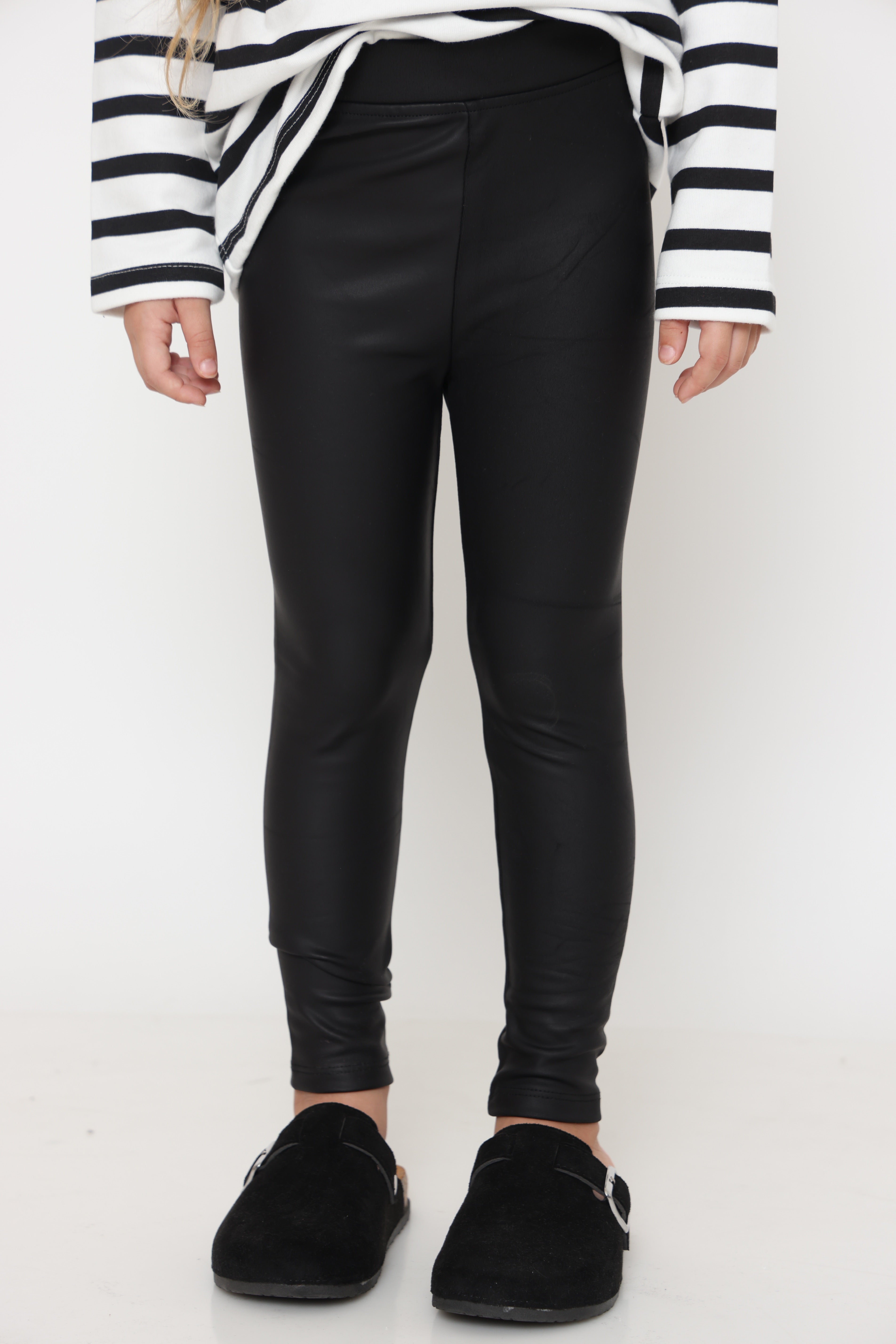 טייץ עור מט עם בטנה פליז