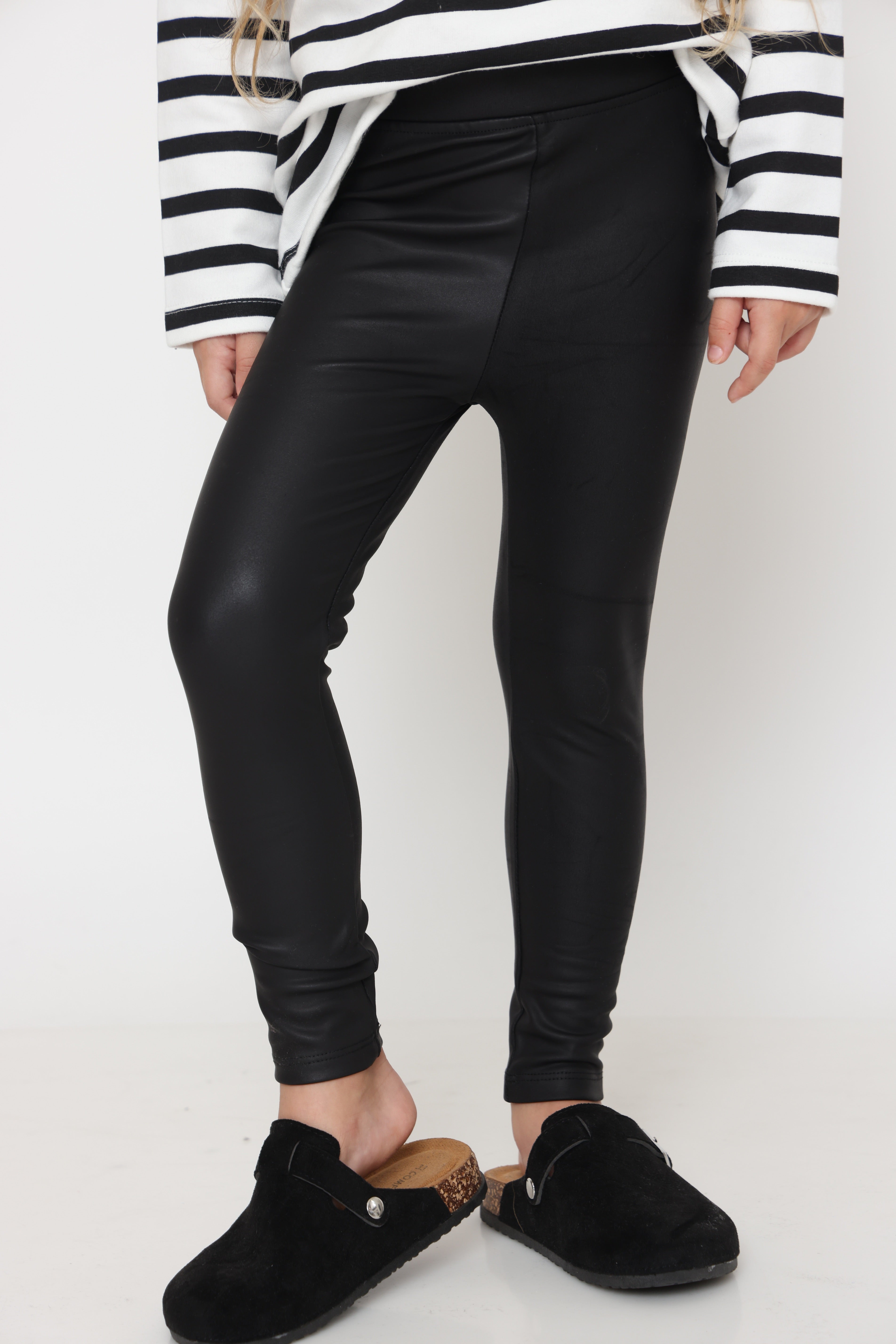 טייץ עור מט עם בטנה פליז