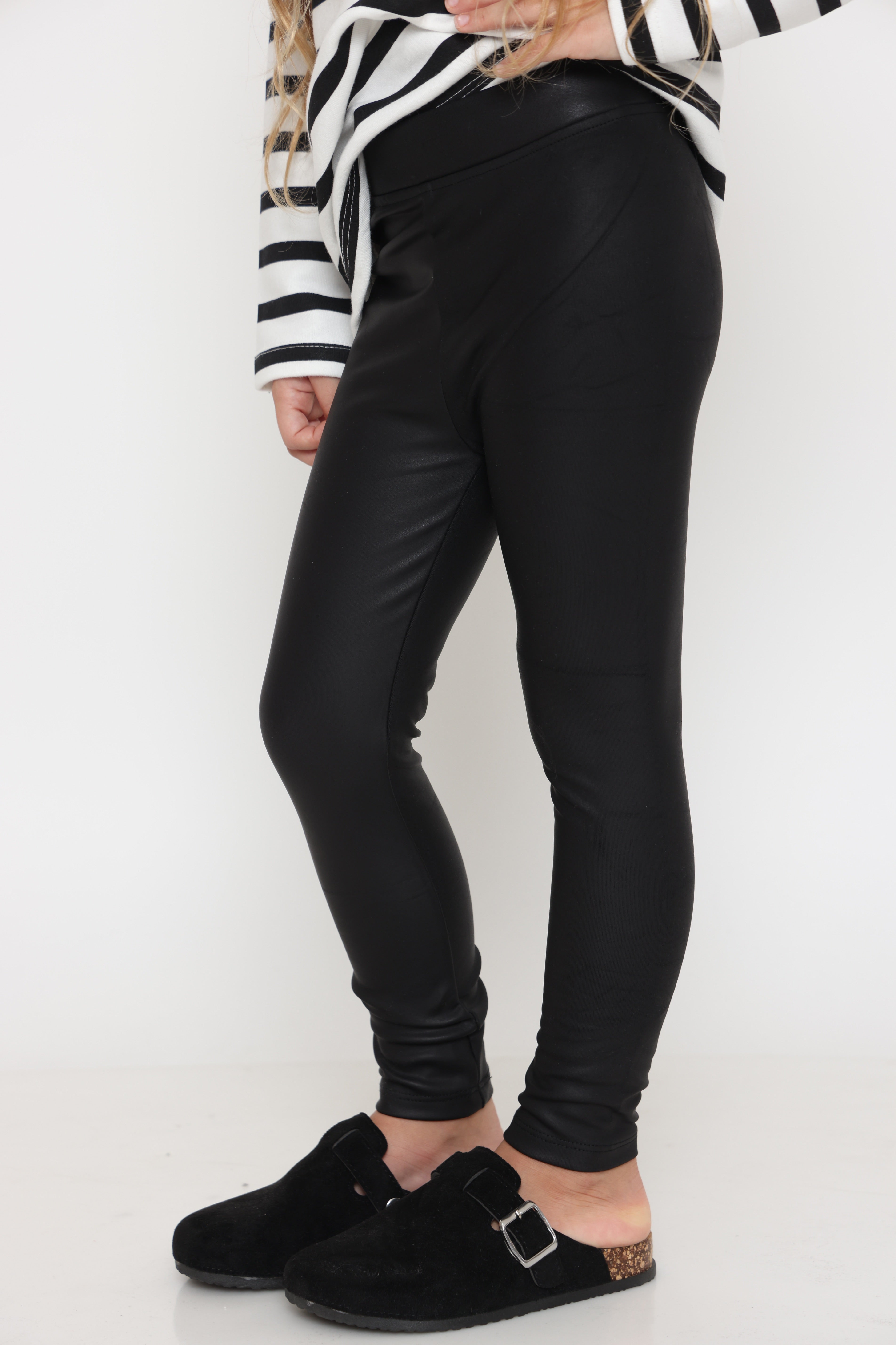 טייץ עור מט עם בטנה פליז