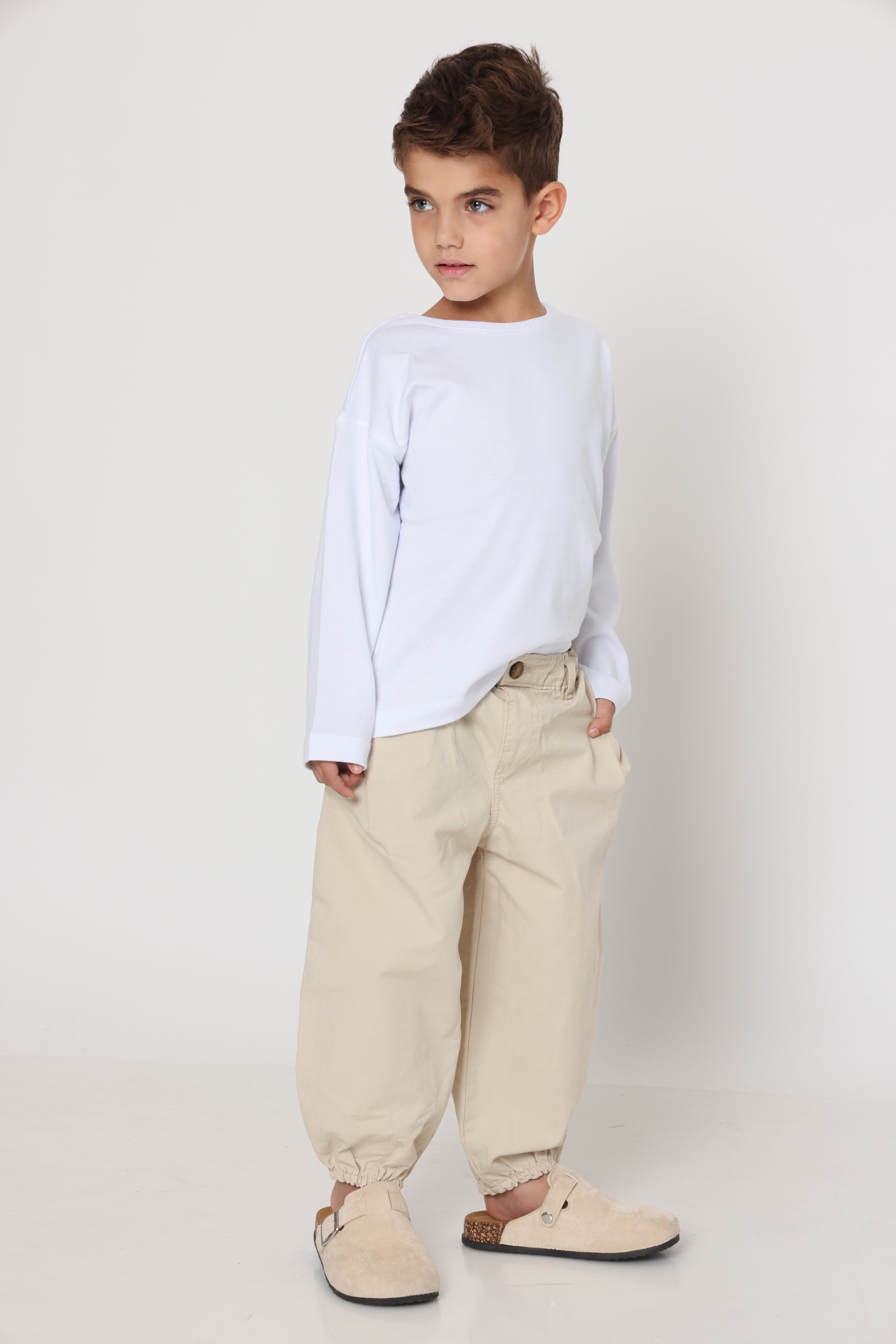 טי שירט קלאסית לבנה שרוול ארוך