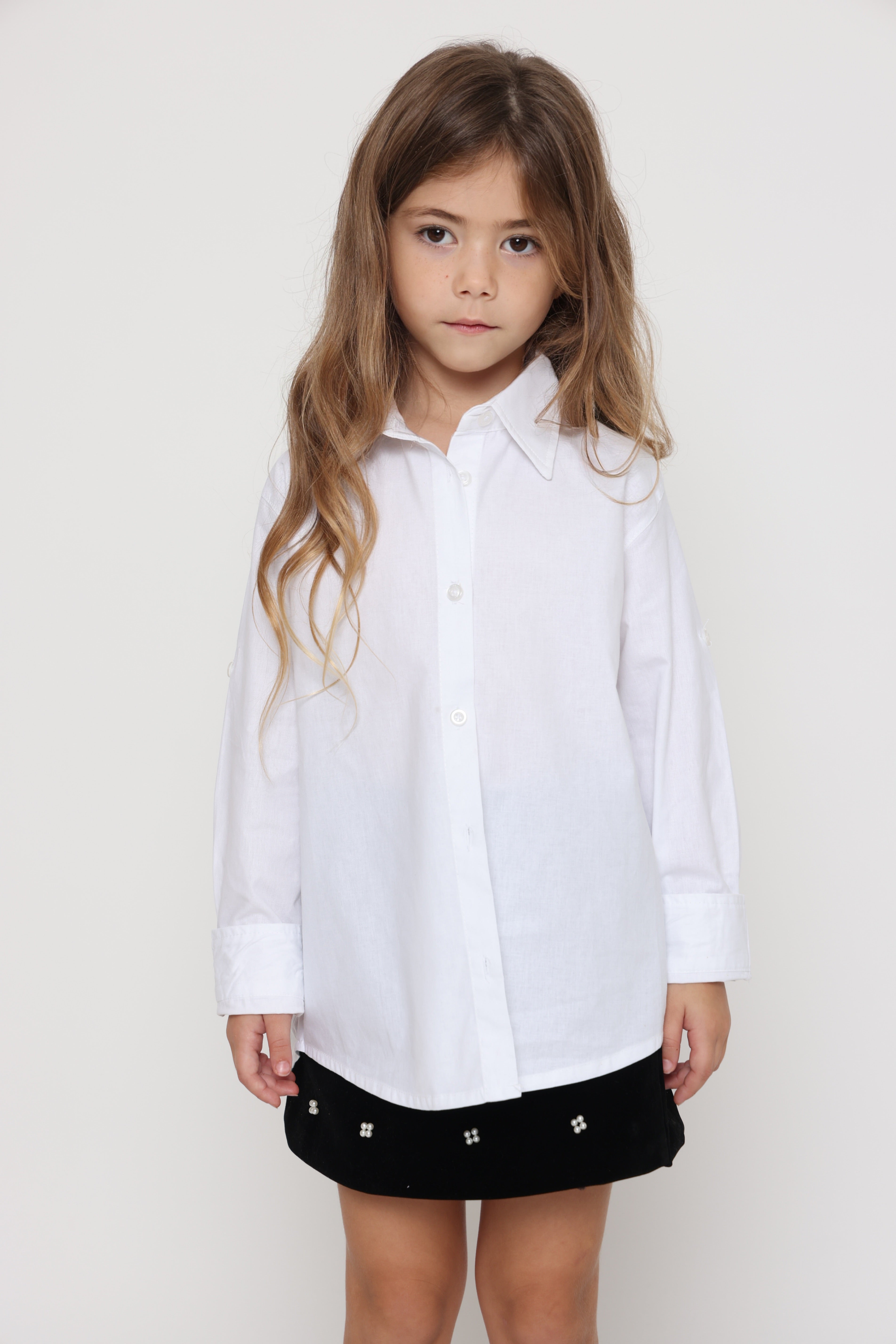 חולצה לבנה קלאסית מכופתרת לילדה