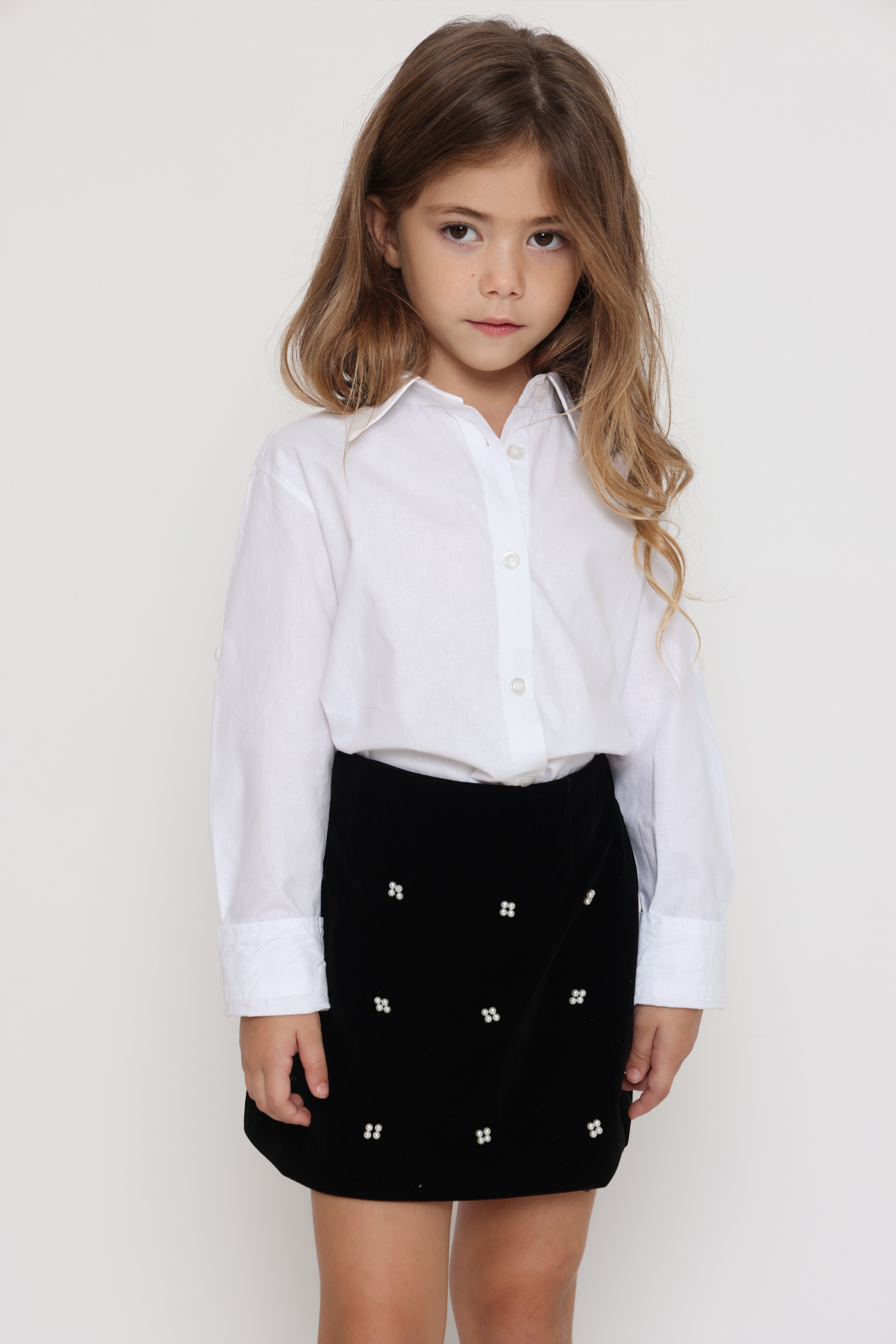 חולצה לבנה קלאסית מכופתרת לילדה