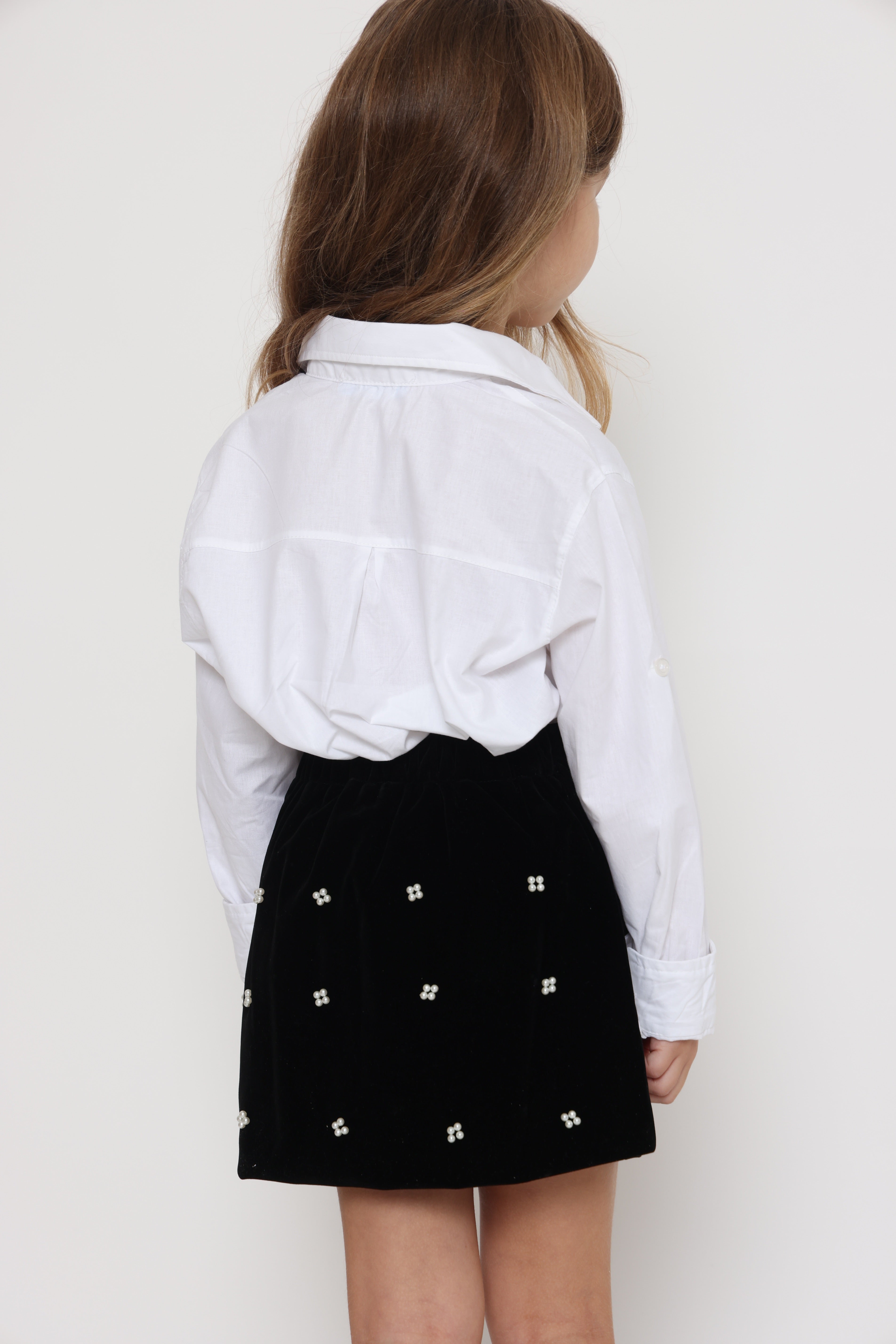 חולצה לבנה קלאסית מכופתרת לילדה