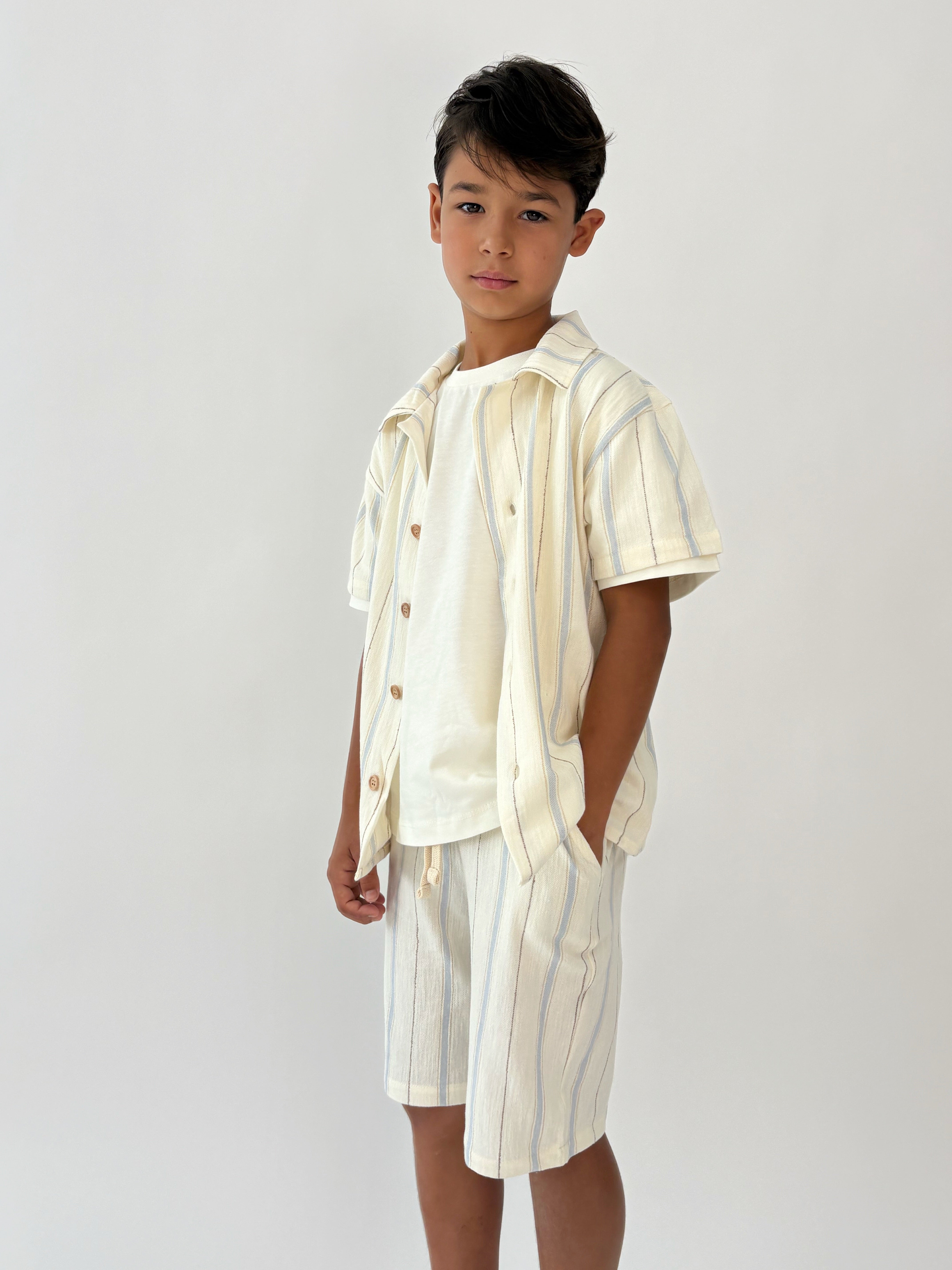 חולצת פסים מכופתרת